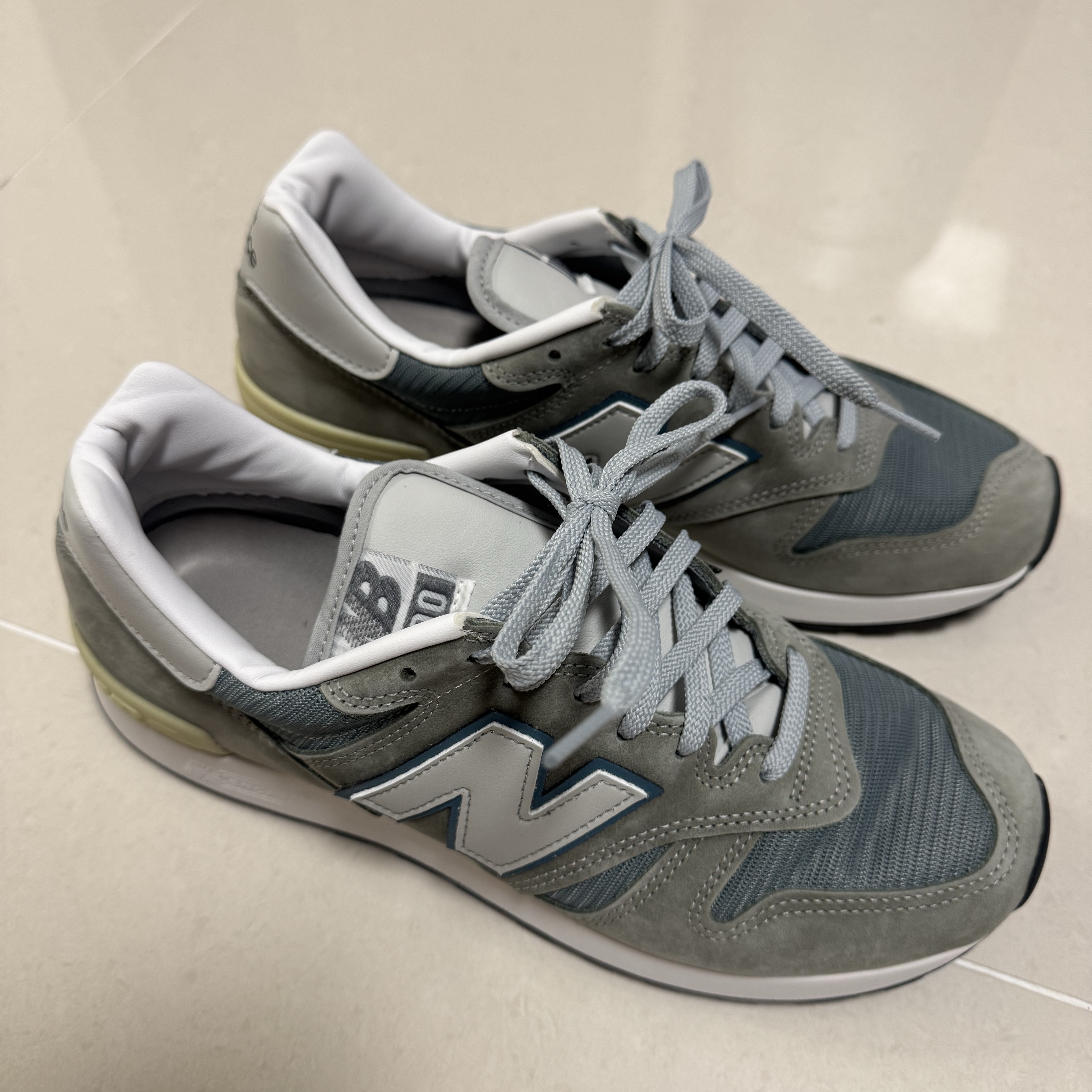 New Balance 1300 Made in USA Mirage Grey Monument 착용 스타일