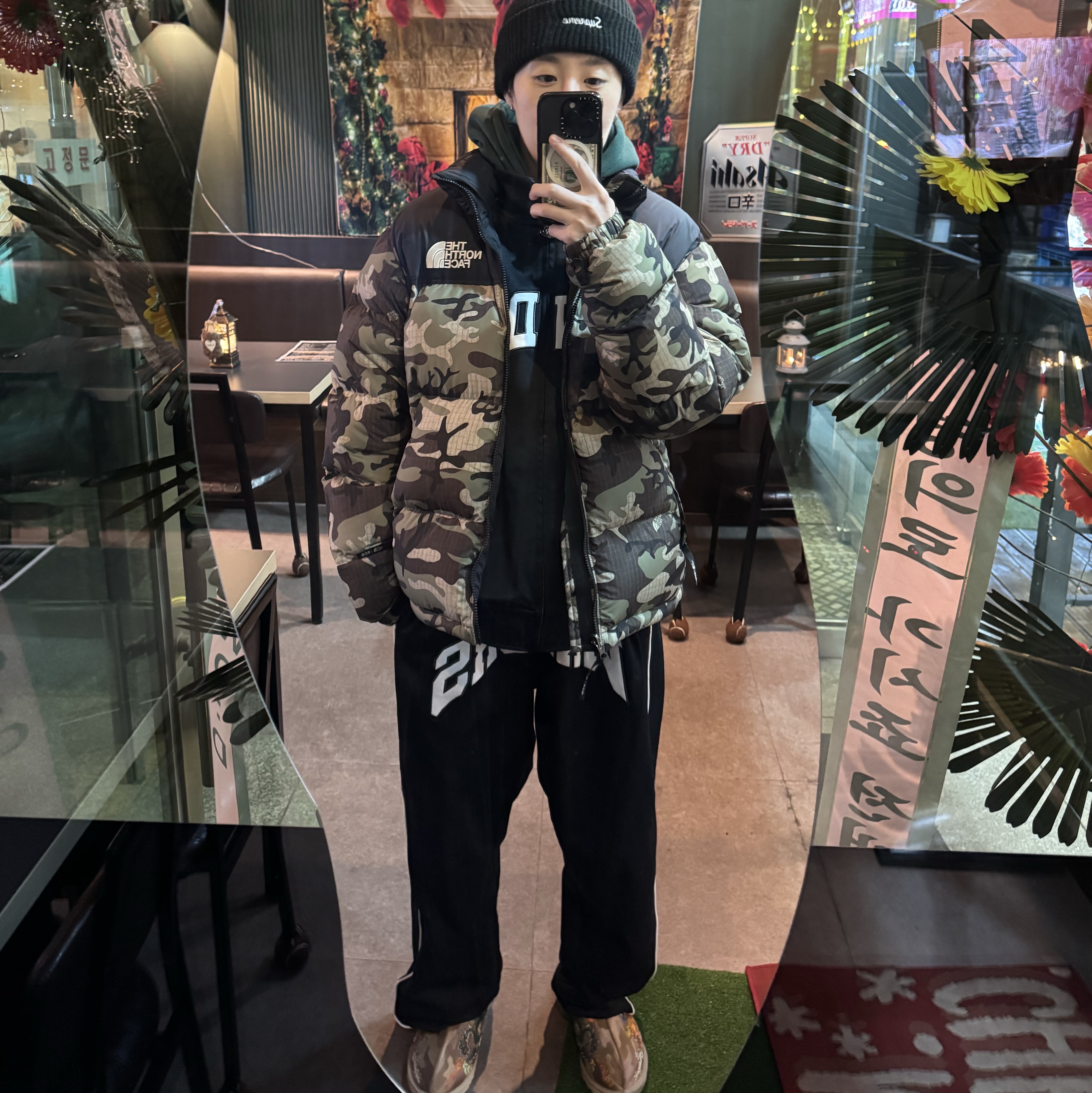 UGG x Palace Tasman Slipper Chestnut Camo, Supreme Overdyed Beanie Black 착용 스타일