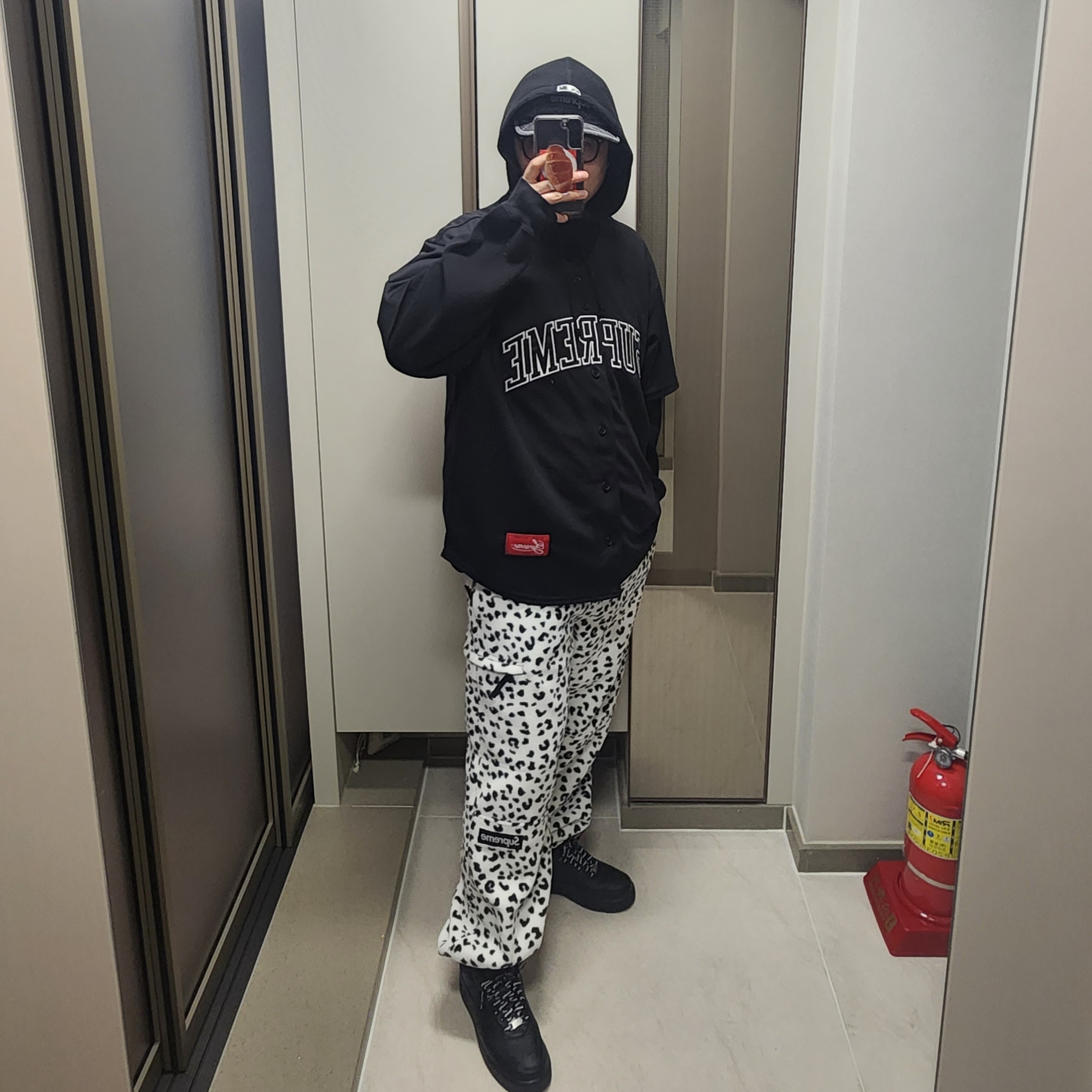 Supreme x Chicago White Sox Hooded Baseball Jersey Black - 25FW 착용 스타일 - 1