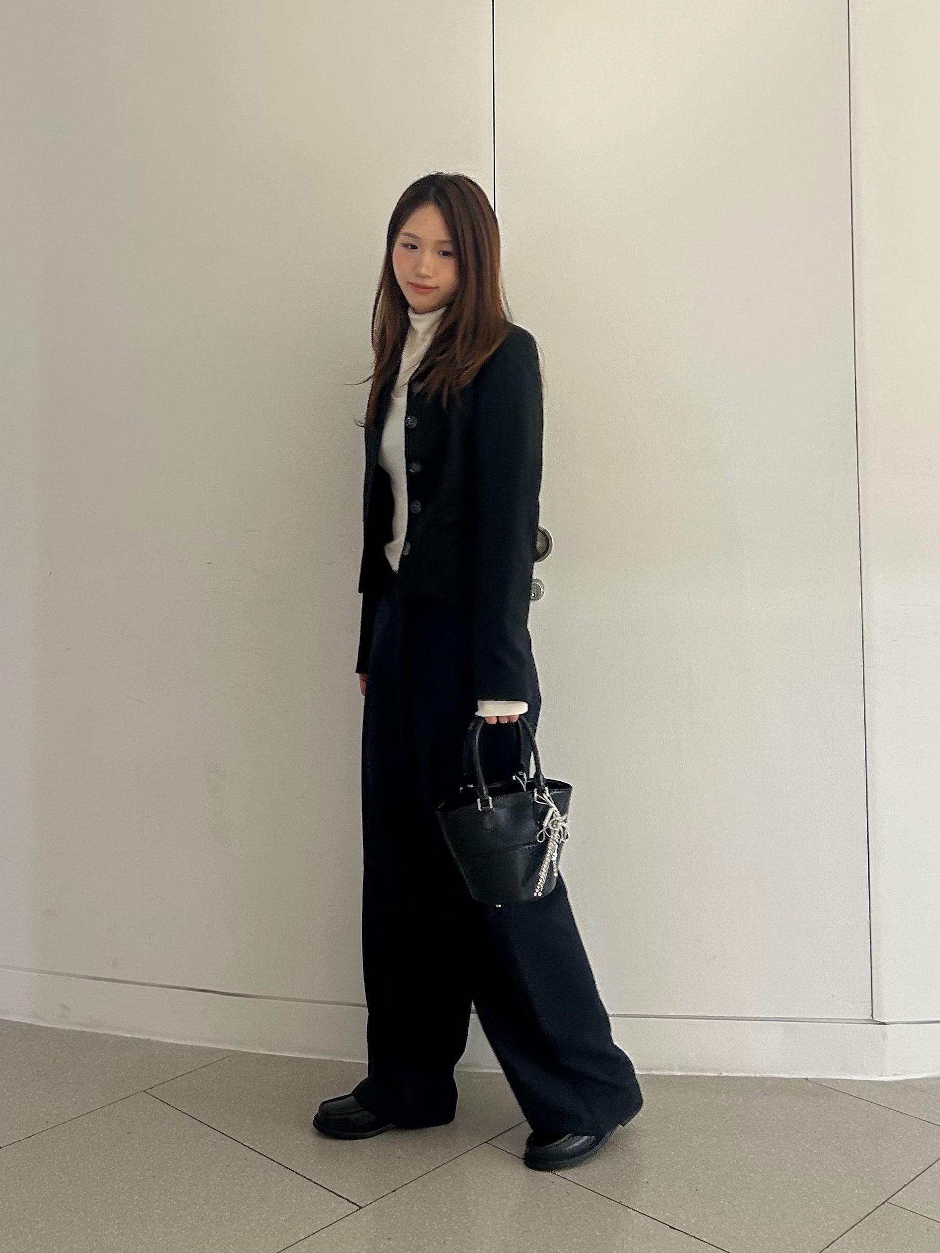 Self Portrait Women Leather Charm Tote Bag Black - 25FW 착용 스타일 - 3
