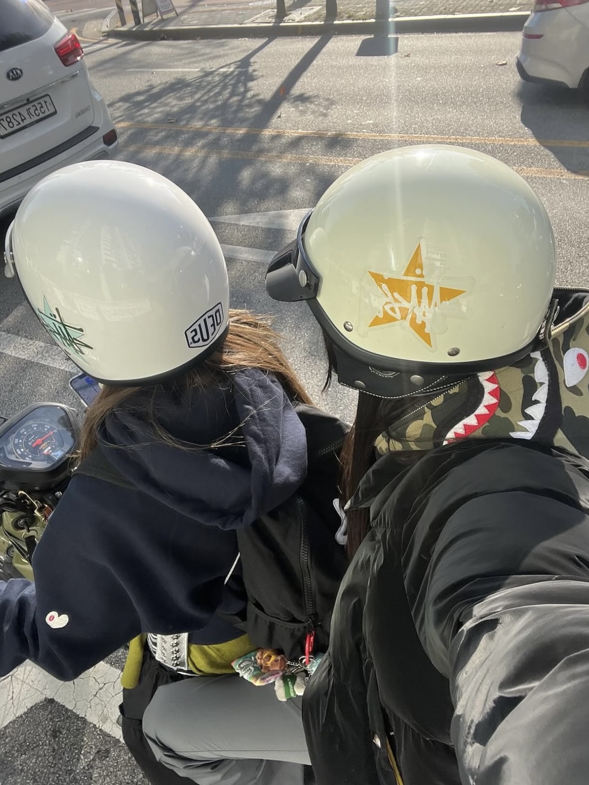 Karactor Gardener Hoodied Zip-Up Navy 착용 스타일