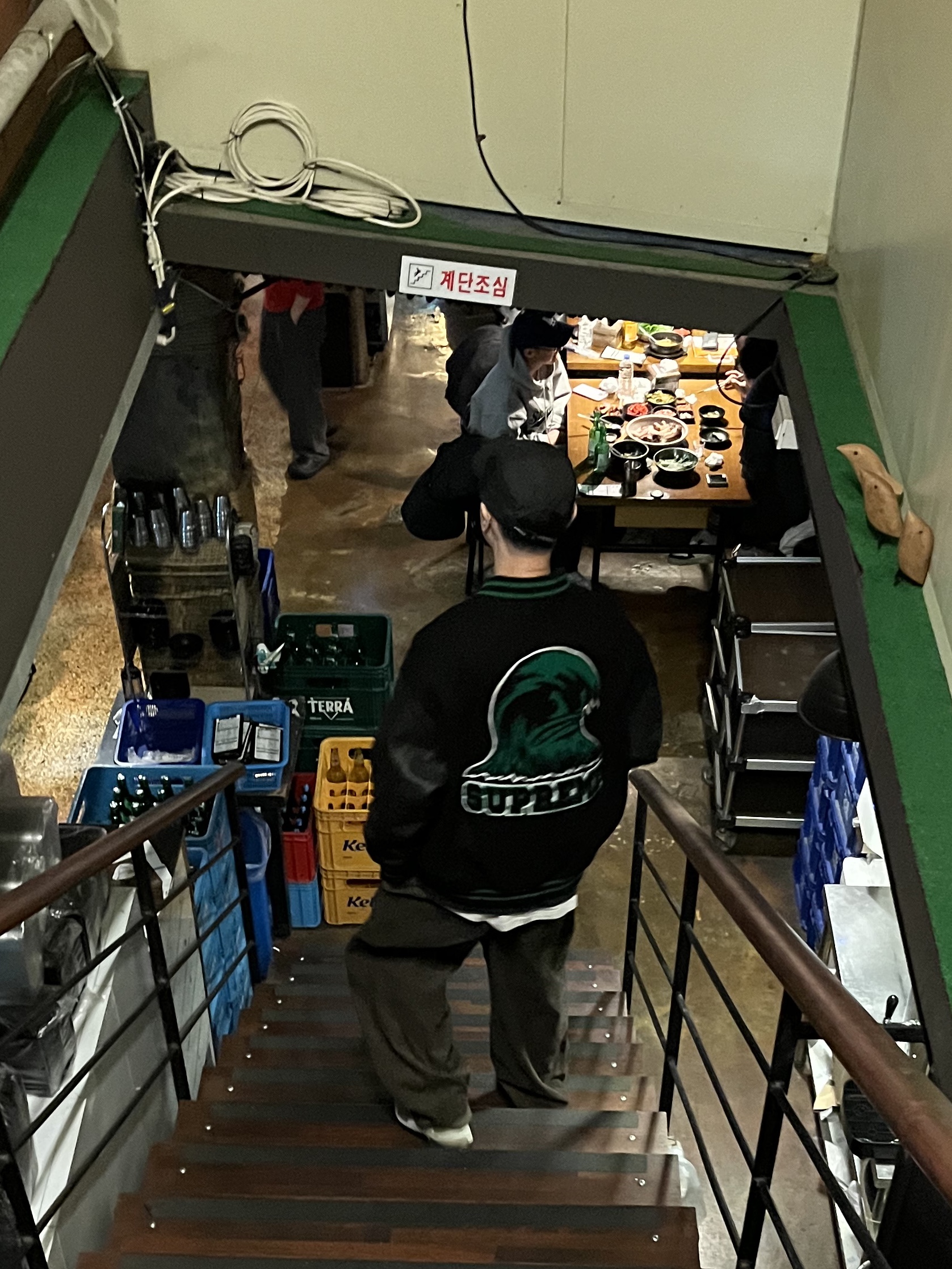 Supreme Wave Varsity Jacket Black - 24SS, Supreme Inset Gel Camp Cap Black - 22SS 착용 스타일 - 2