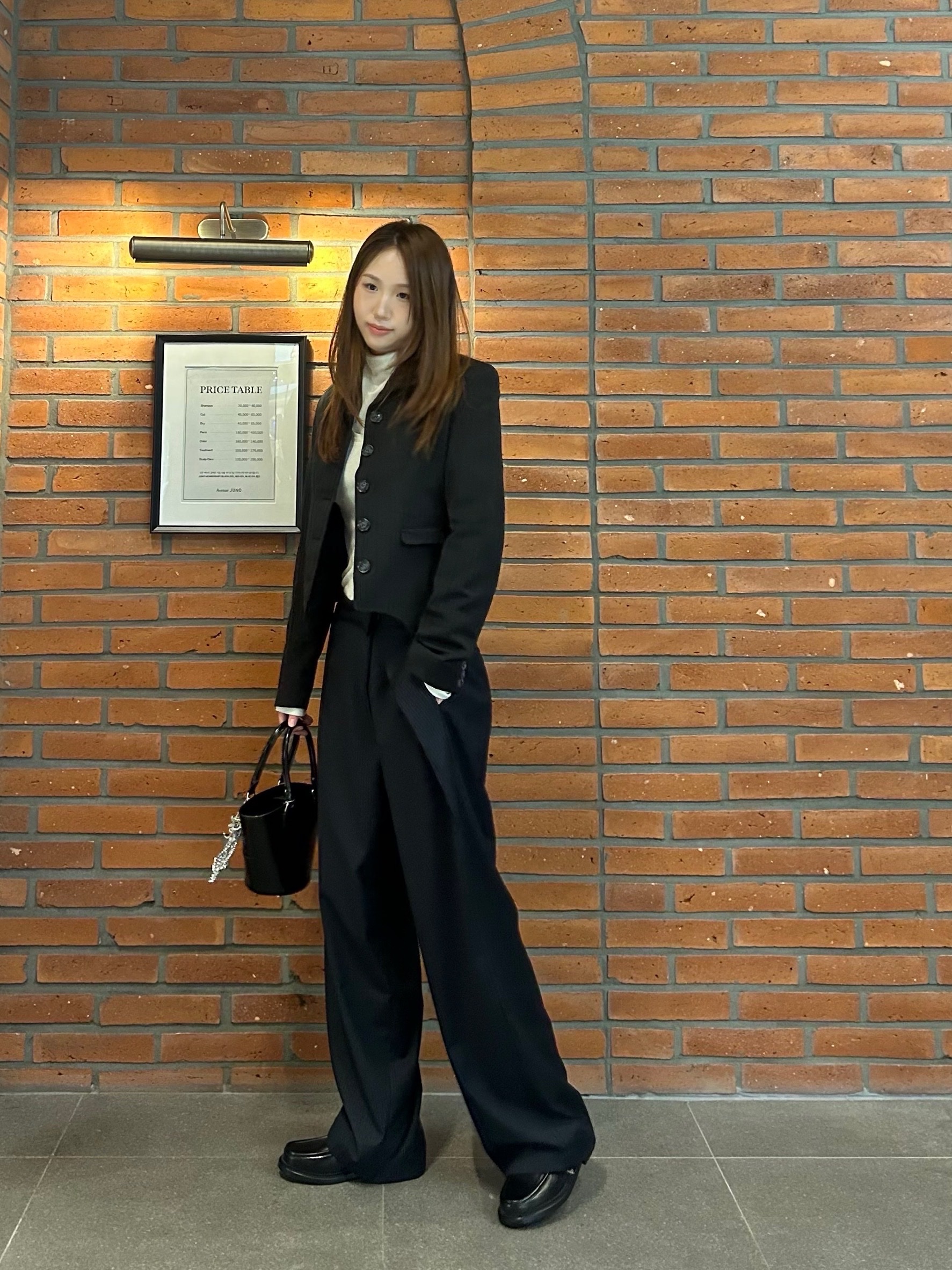 Avavav Women Blazer Pinstripe Black - 25FW 착용 스타일 - 4
