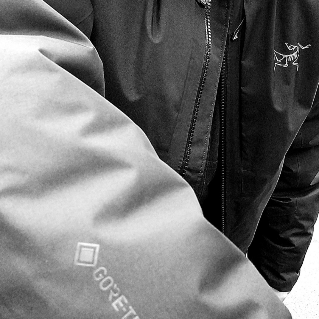 Arc'teryx Cronin Cotton Overshirt Black, Arc'teryx Ralle Parka Black 착용 스타일 - 2