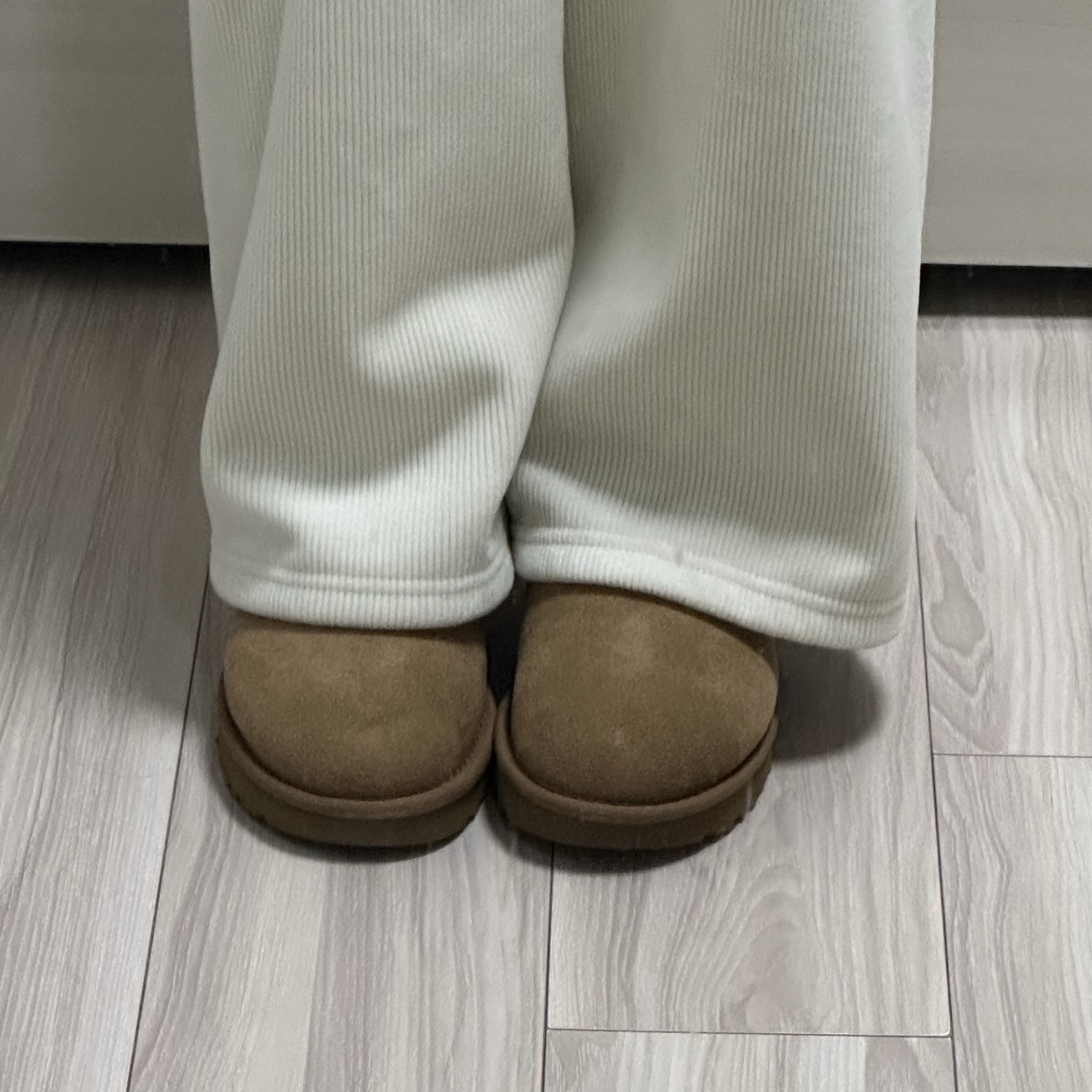 (W) UGG Classic Mini II Boots Chestnut 착용 스타일 - 2