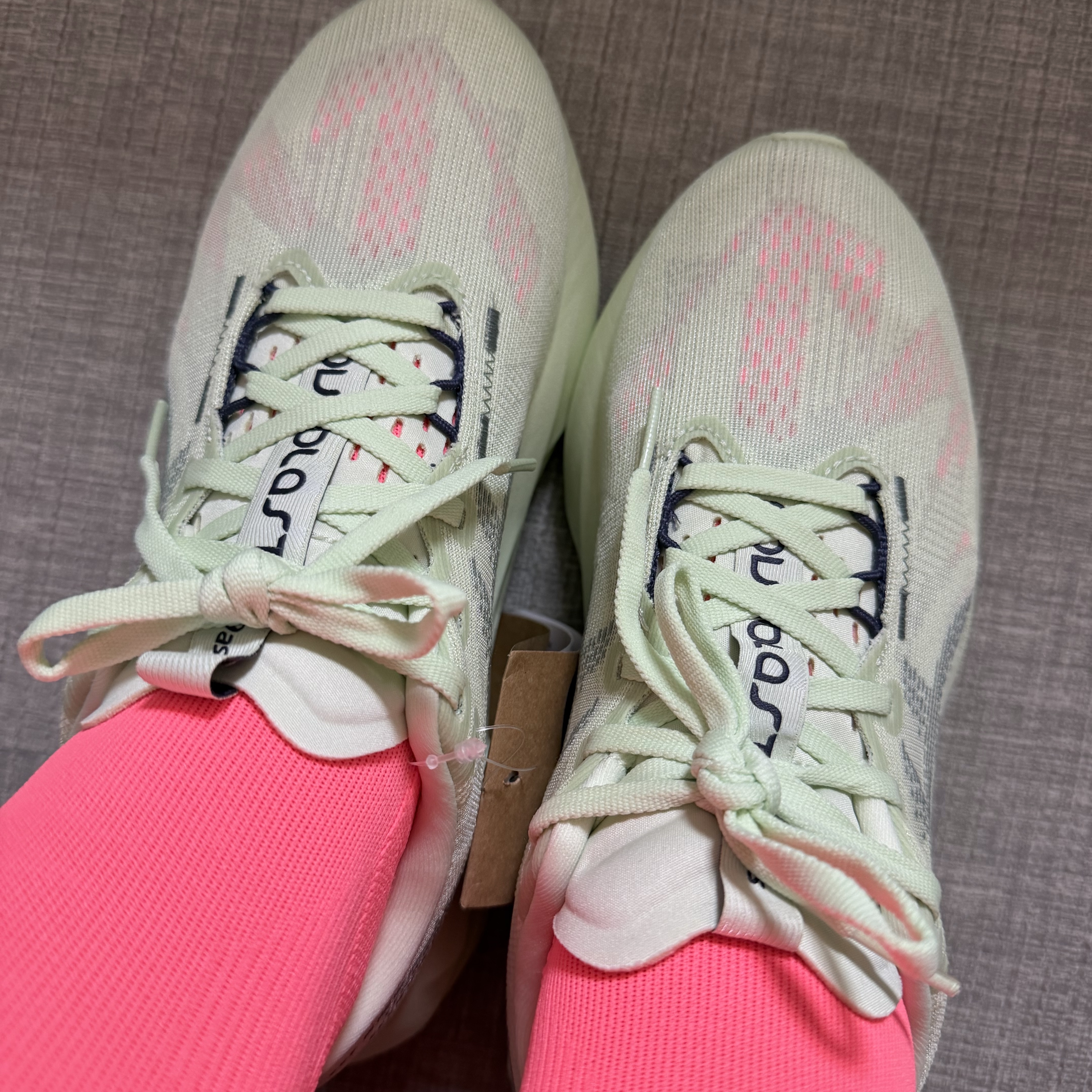 (W) Asics Novablast 5 Whisper Green Monument Blue 착용 스타일 - 1