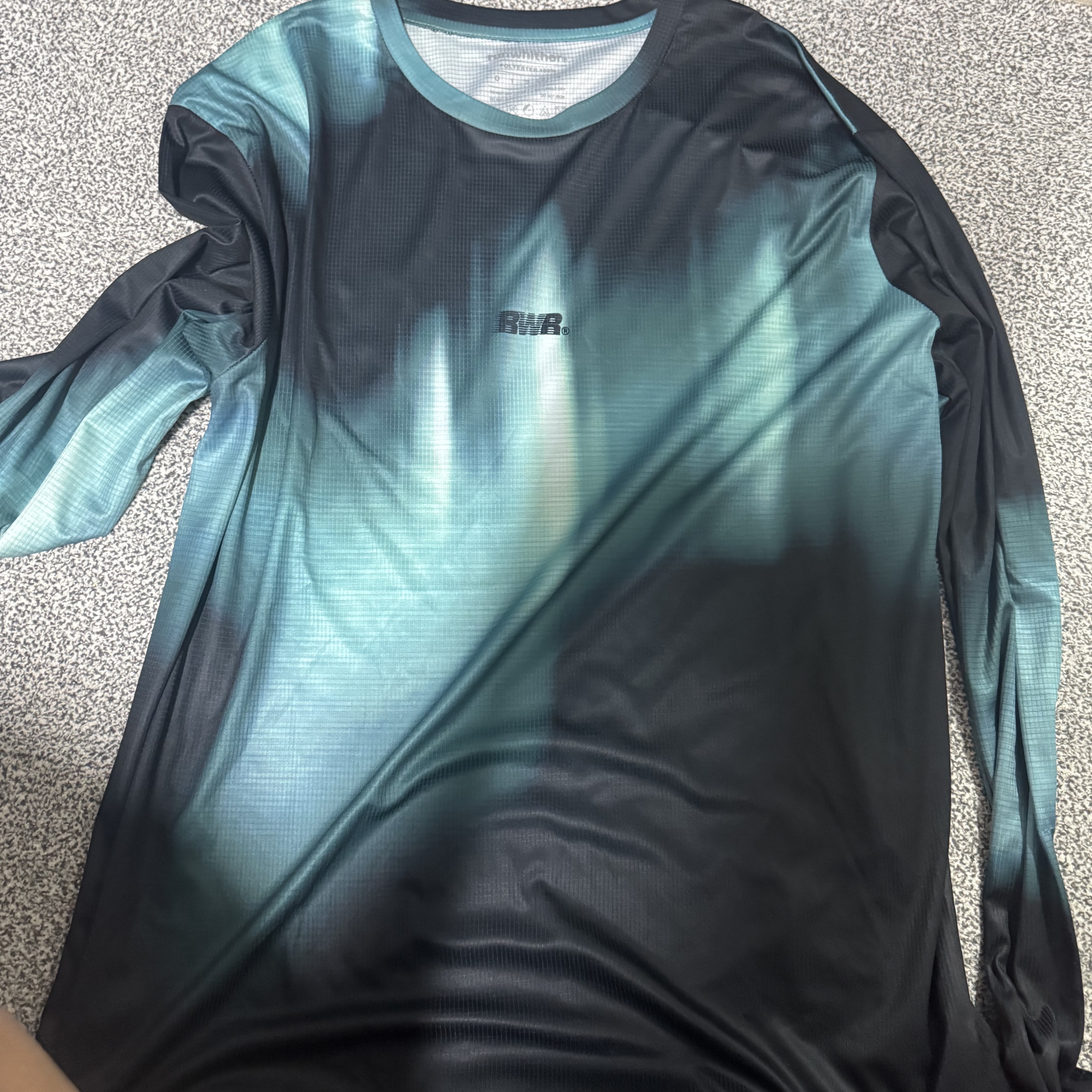 [KREAM 단독] runwhither Race Long Sleeve Black 착용 스타일 - 2