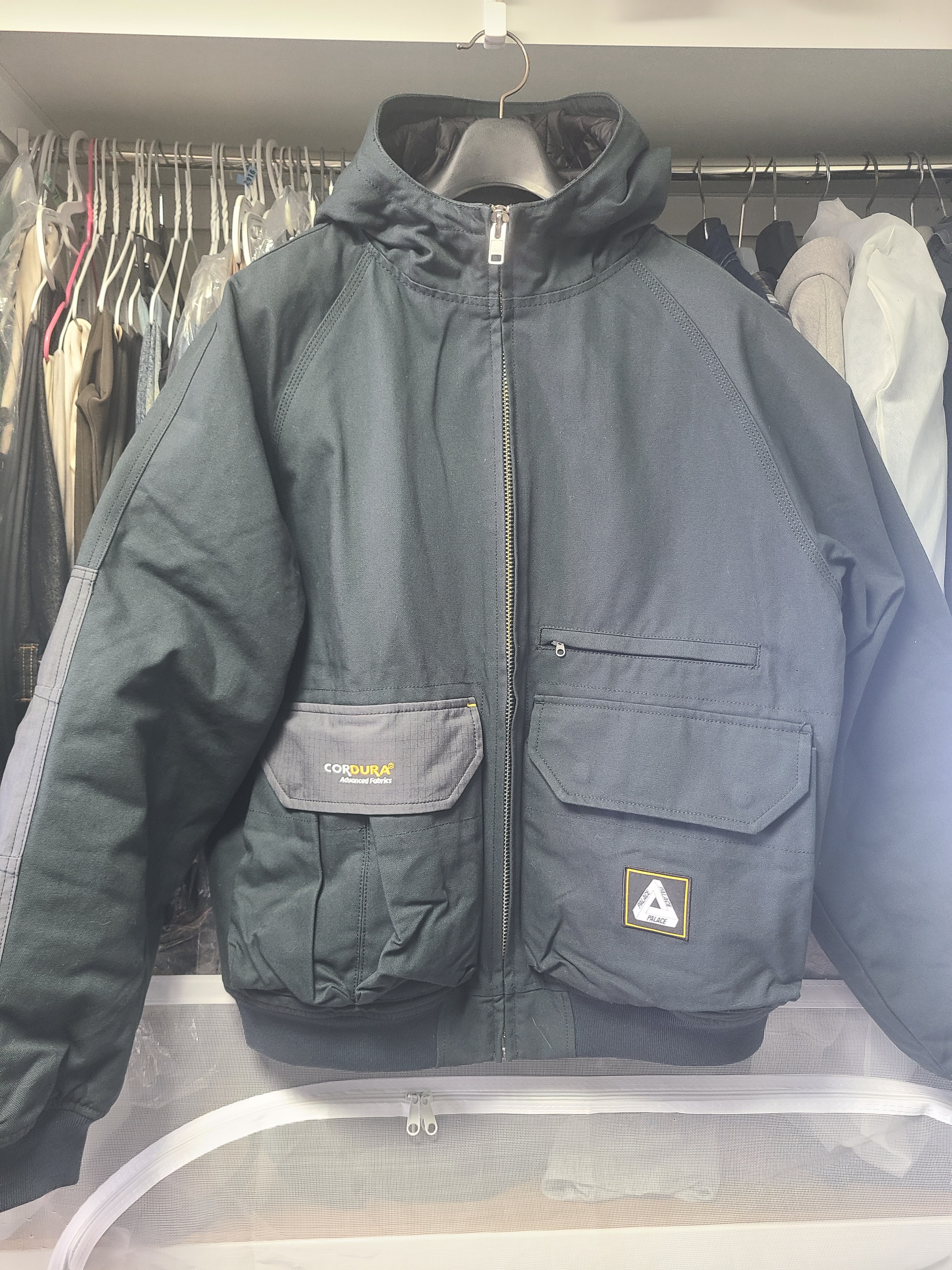 Palace Cordura Duck Canvas Jacket Onyx - 24FW, Ader Error Sig; TRS Tag Sweatshirt 01 Navy 착용 스타일 - 3