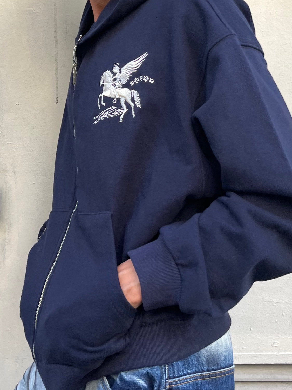 PACOSPLY Falling Angel Zip Up Hoodie Navy 착용 스타일