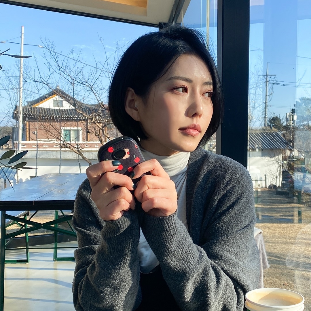 earpearp Cherry Covy Black Hand Warmer Power Bank 착용 스타일