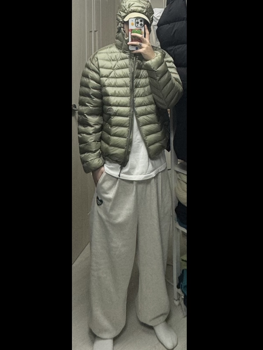 Emis Wappen Ball Cap Beige, The North Face Ventus On Jacket Light Khaki 착용 스타일 - 1