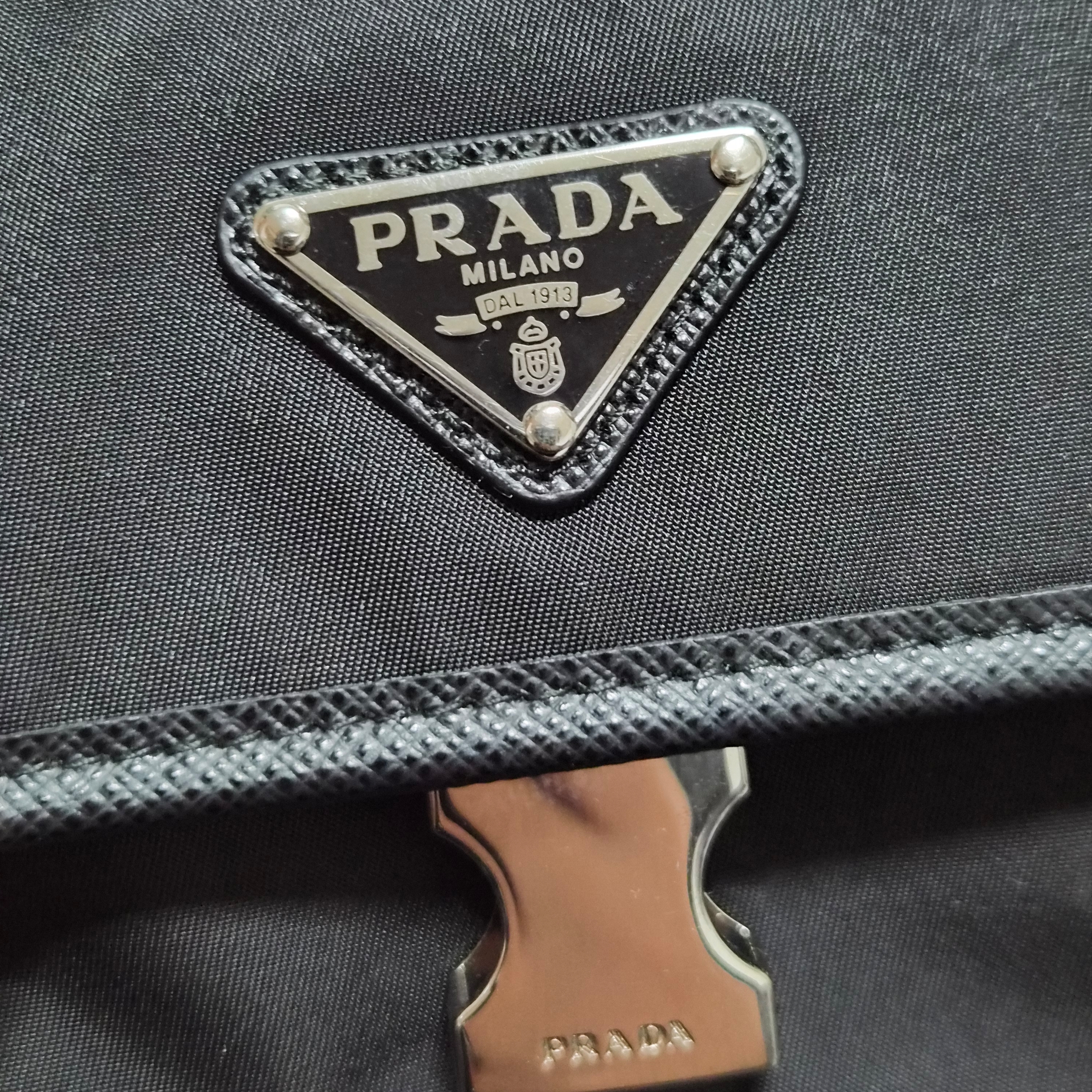 Prada Re-Nylon and Saffiano Leather Smartphone Case Black 착용 스타일