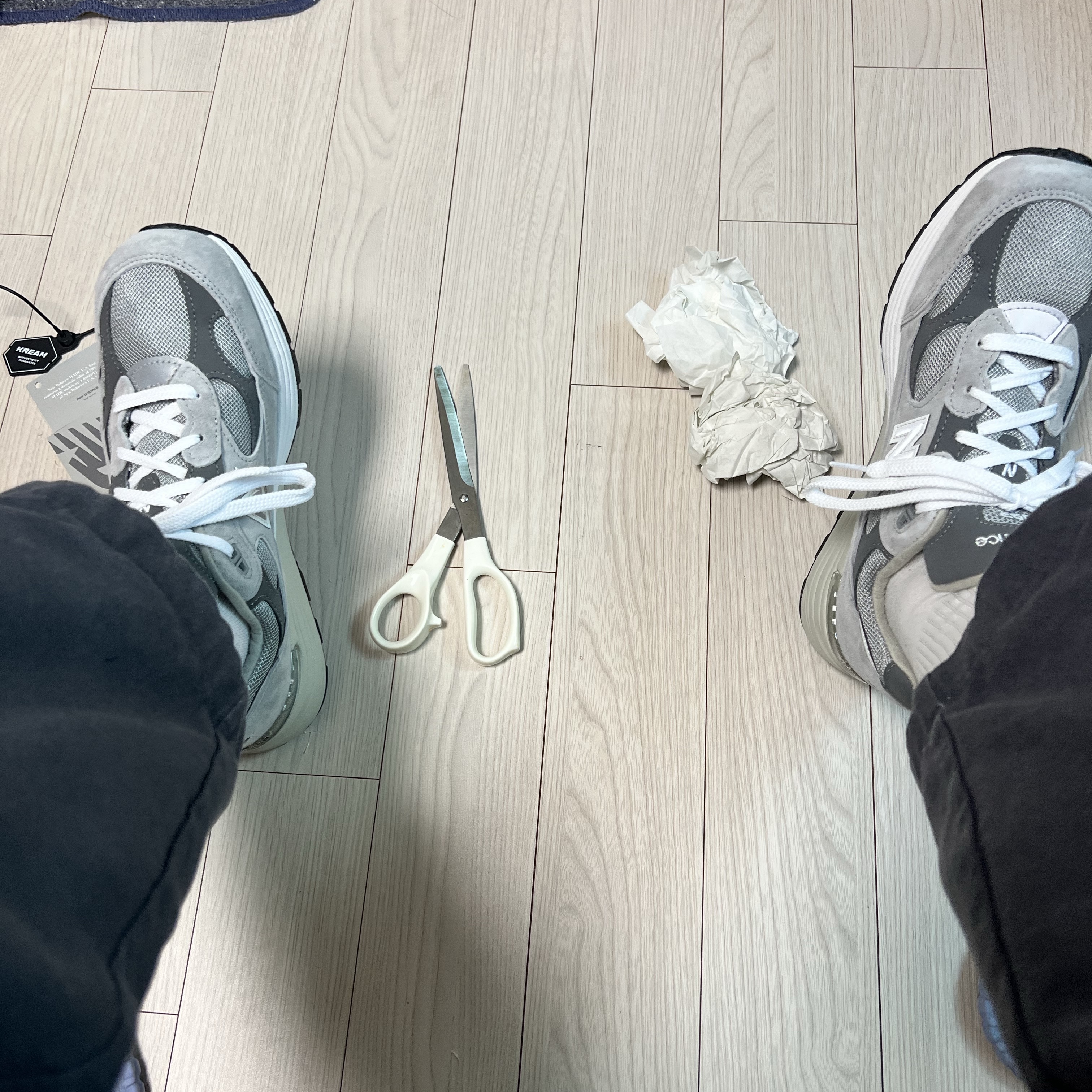 New Balance 992 Made in USA Core Grey Silver Metallic 착용 스타일