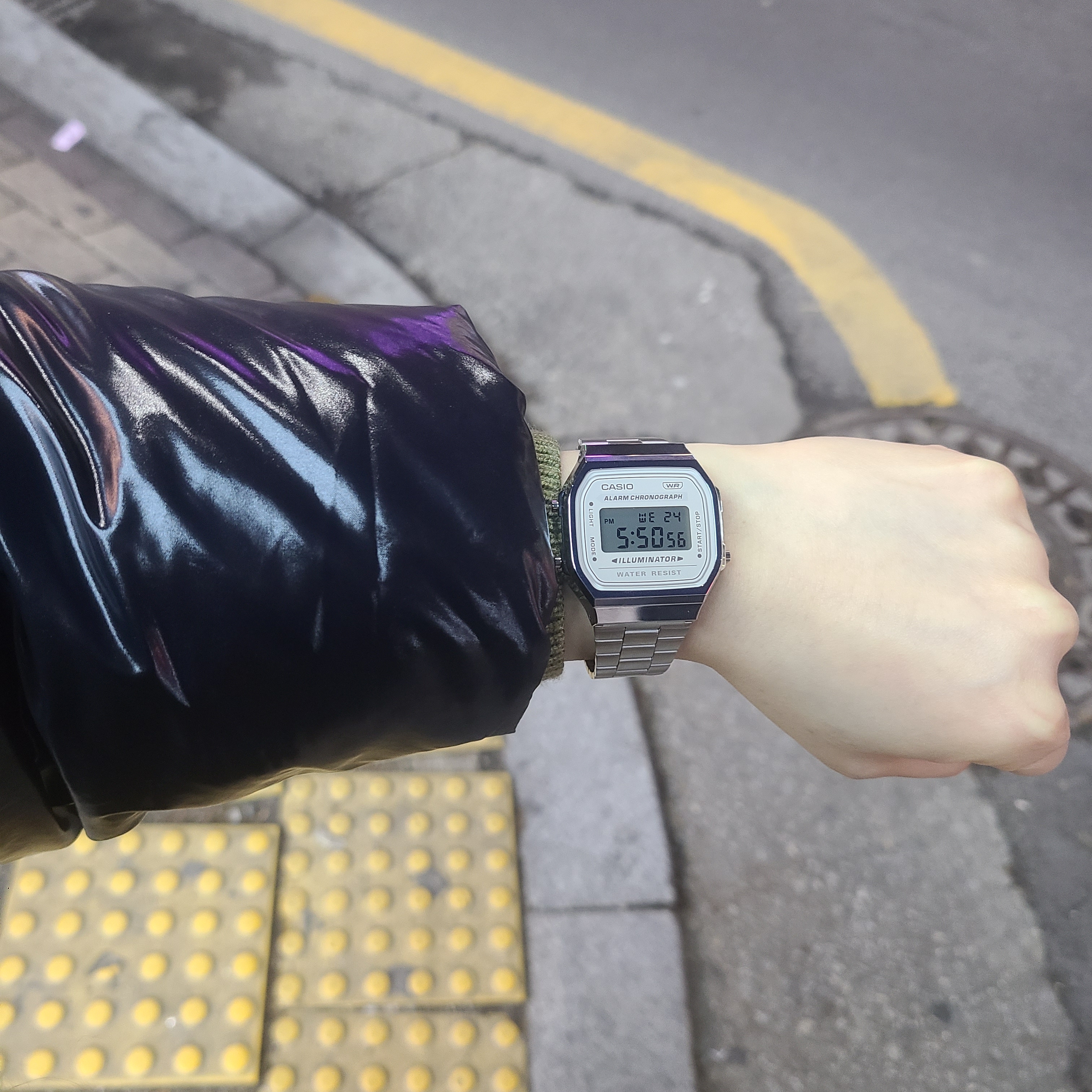 Casio A-168WA-8ADF 착용 스타일