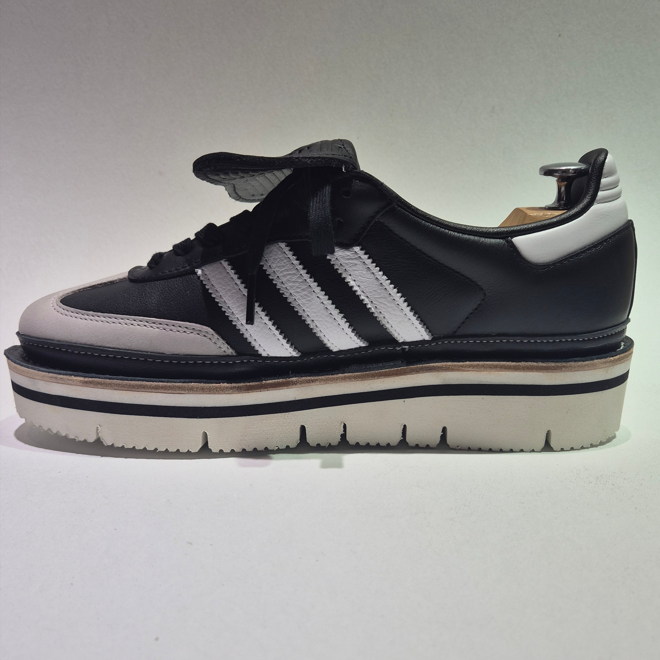 (W) Adidas Samba LT Core Black Cloud White Gold Metallic, Adidas Samba OG Cloud White 착용 스타일 - 3