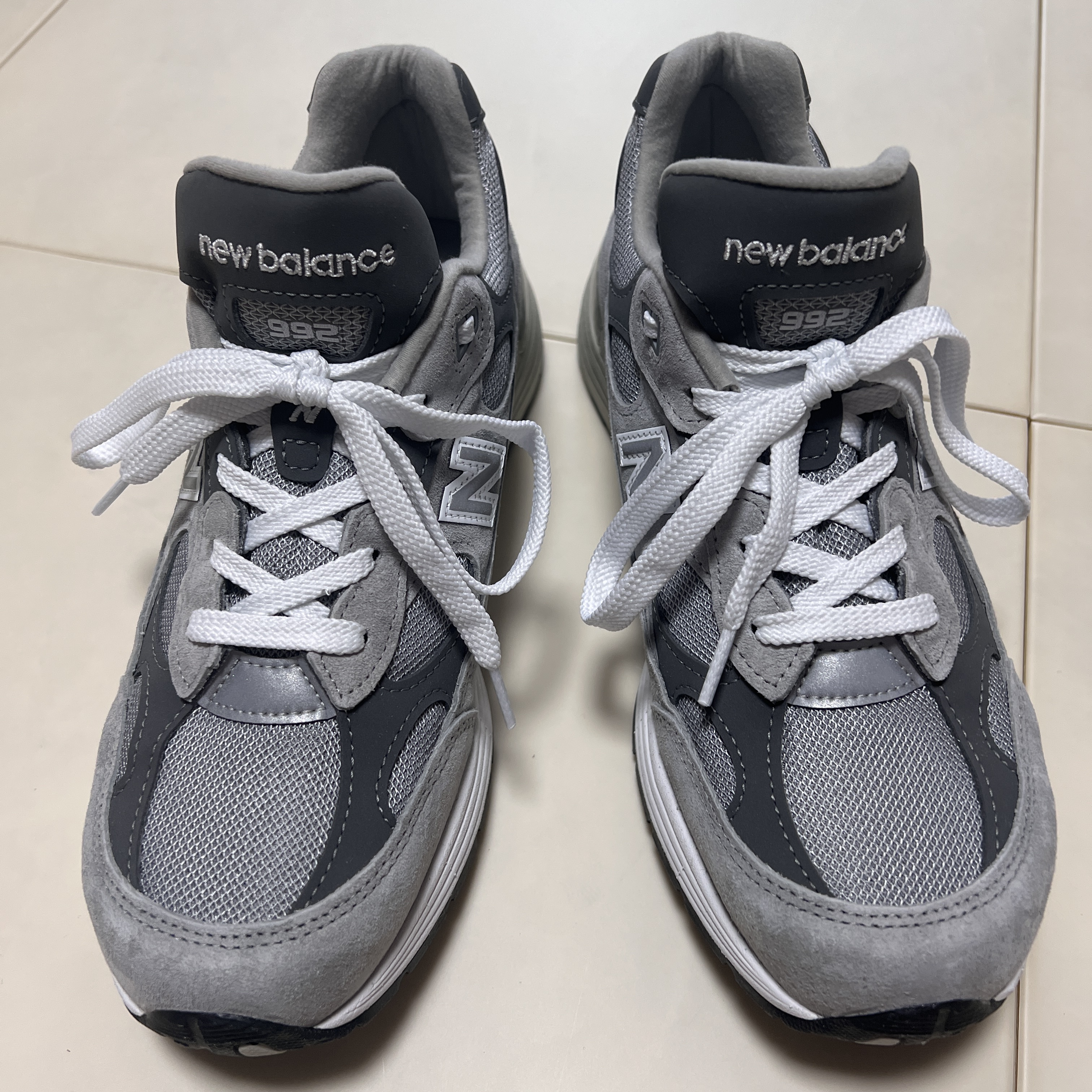 New Balance 992 Made in USA Core Grey Silver Metallic 착용 스타일