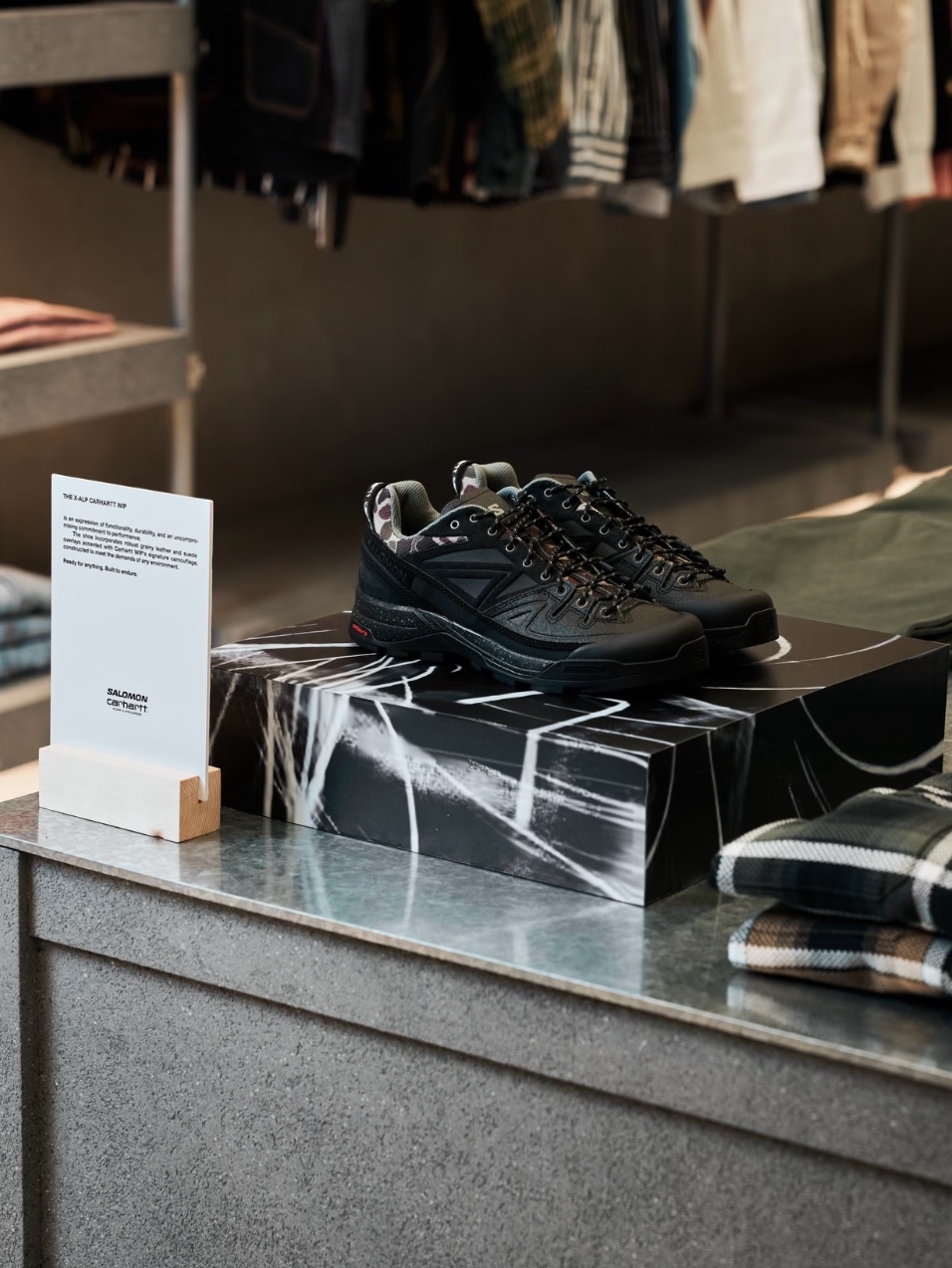 Salomon x Carhartt WIP X-Alp Black 착용 스타일 - 3