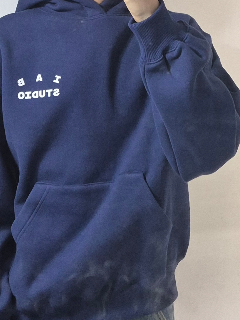 IAB Studio IAB Original Hoodie Navy 착용 스타일 - 2