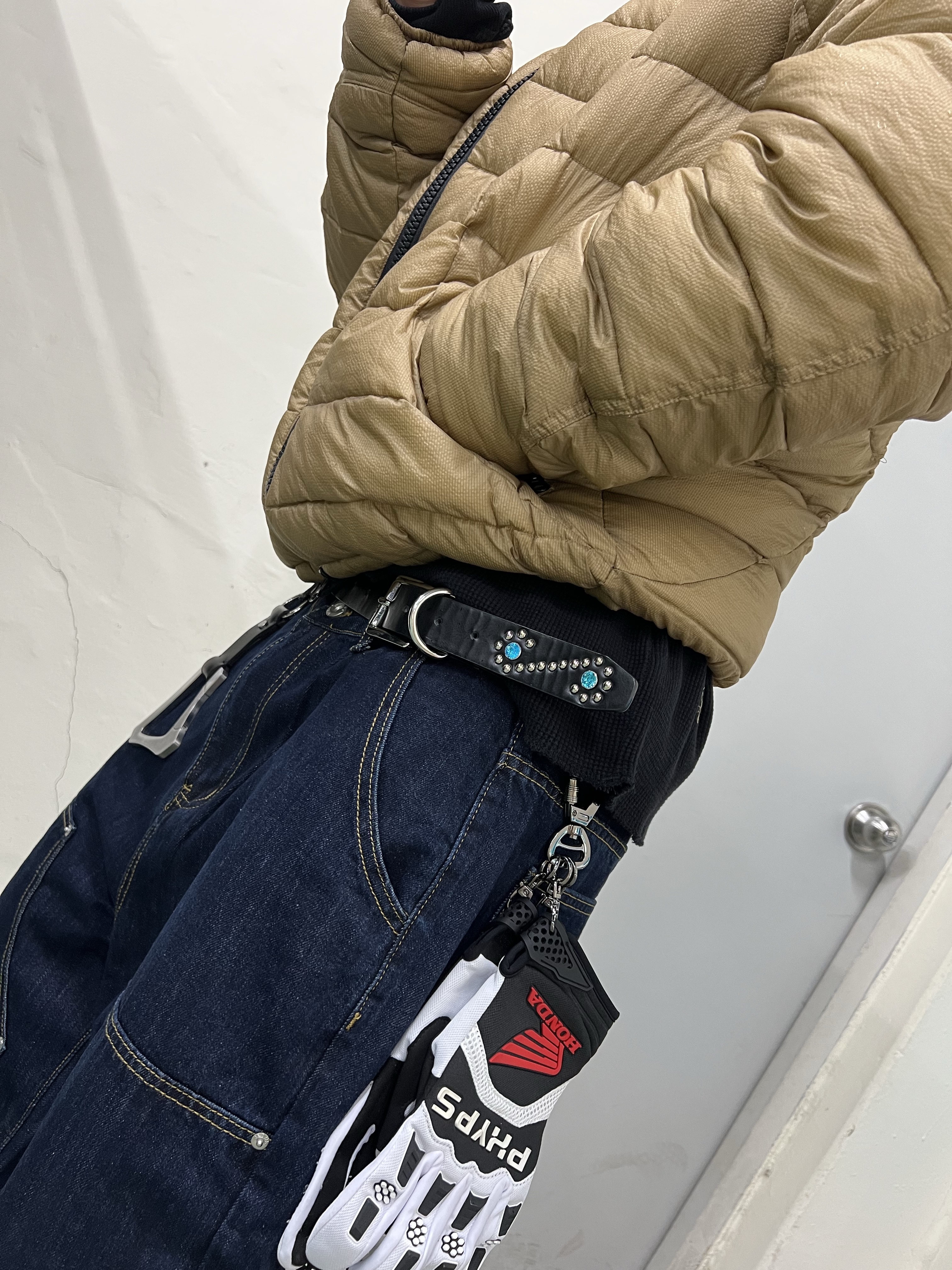 Nike x Sacai Magmascape SP Pecan, Honda Motorcyle Gloves White 착용 스타일 - 3