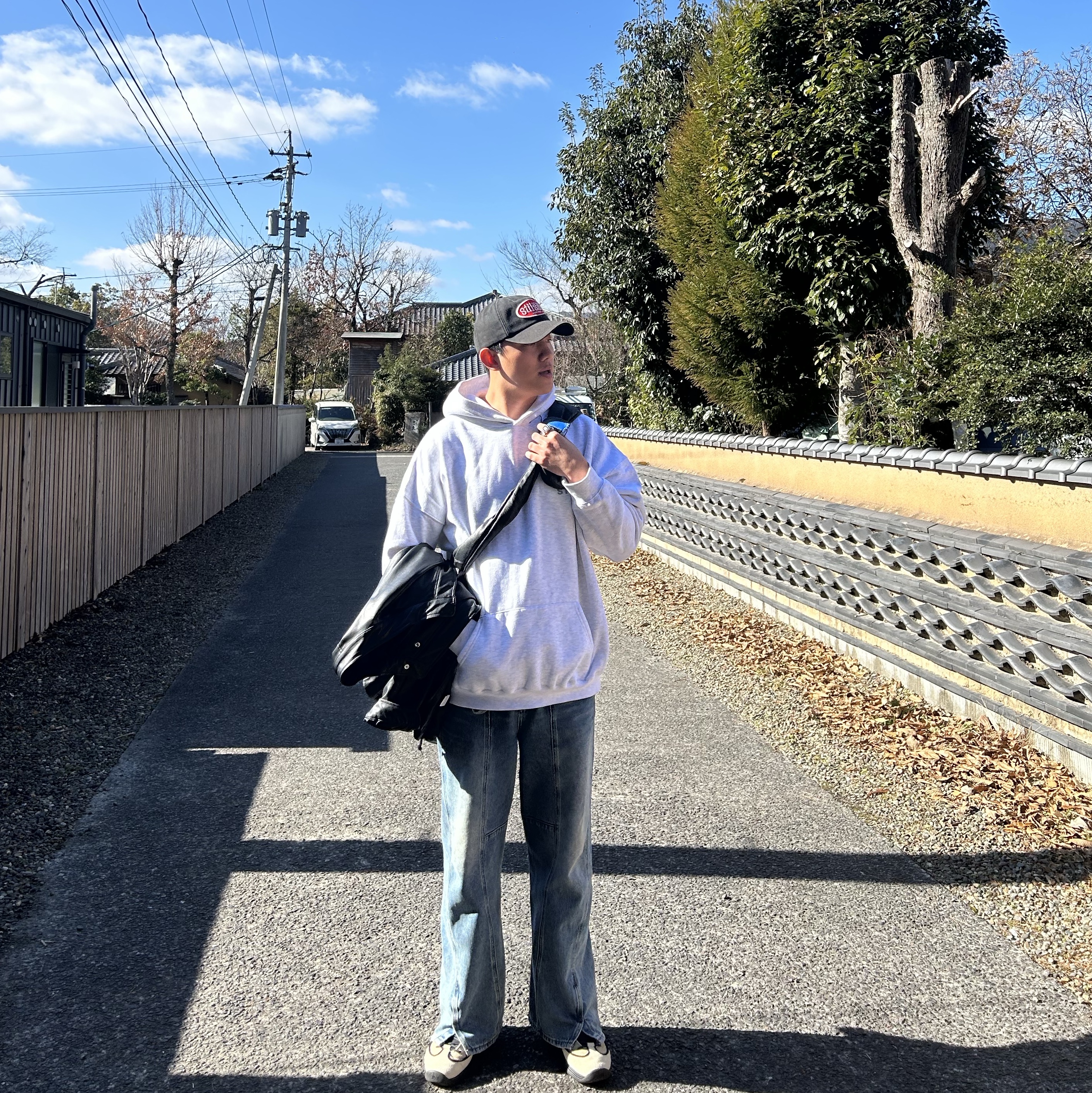 Stussy x Our Legacy Work Shop Mid-depth Cap Black, Ader Error x Zara Leather Shoulder Bag with Knot Black 착용 스타일 - 2