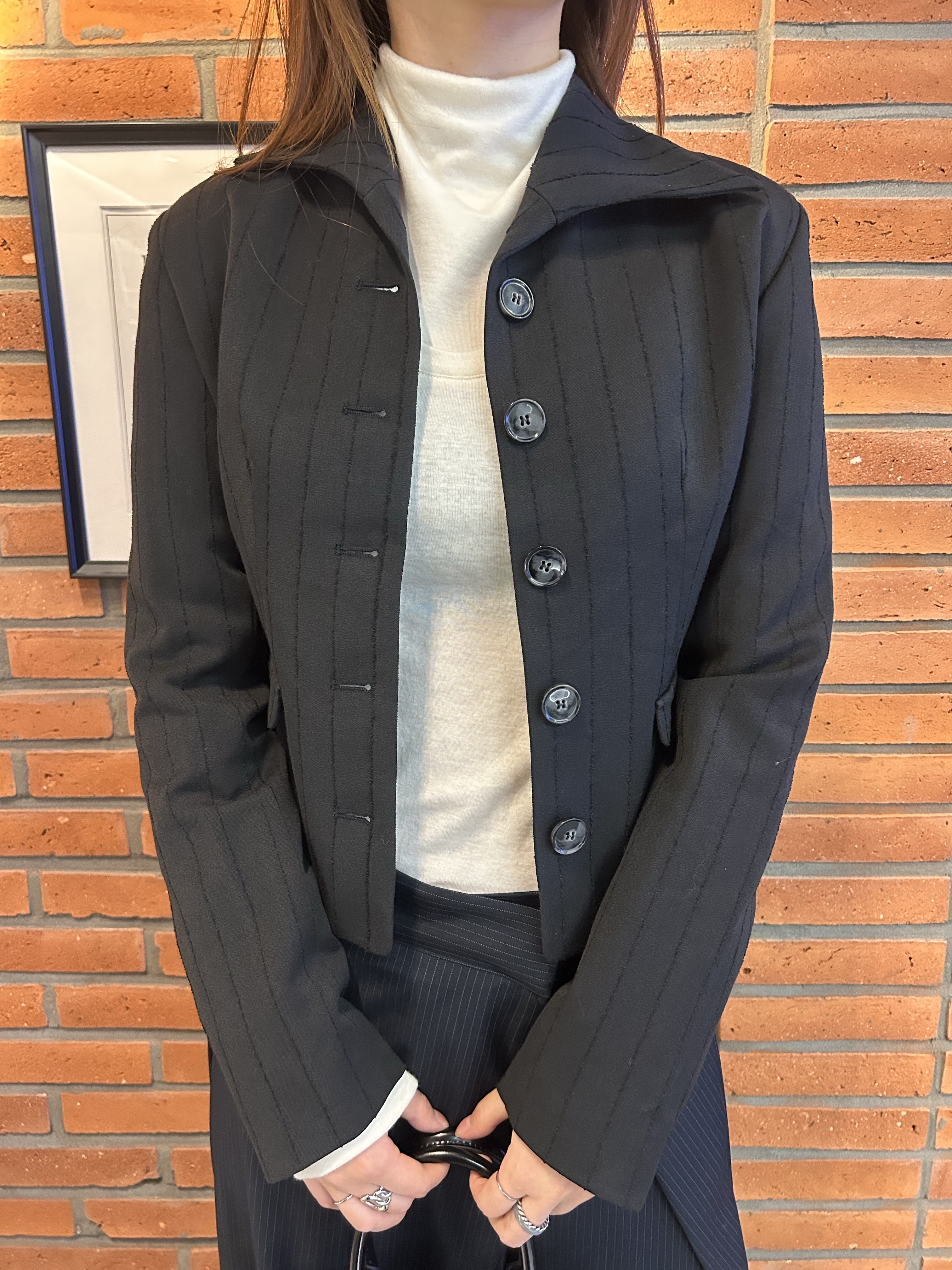 Avavav Women Blazer Pinstripe Black - 25FW 착용 스타일 - 1