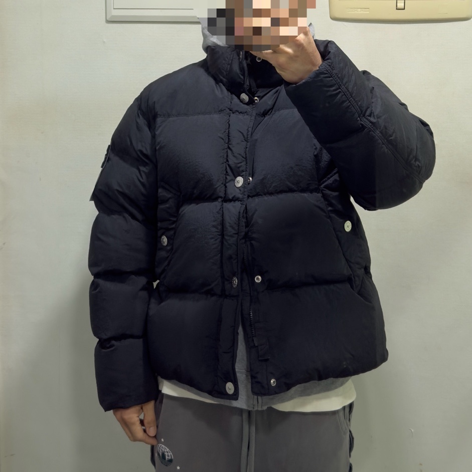 Stone Island 4100124 Nylon Metal Econyl Anti-Drop Snap Button Pockets Down Jacket Black - 25FW 착용 스타일