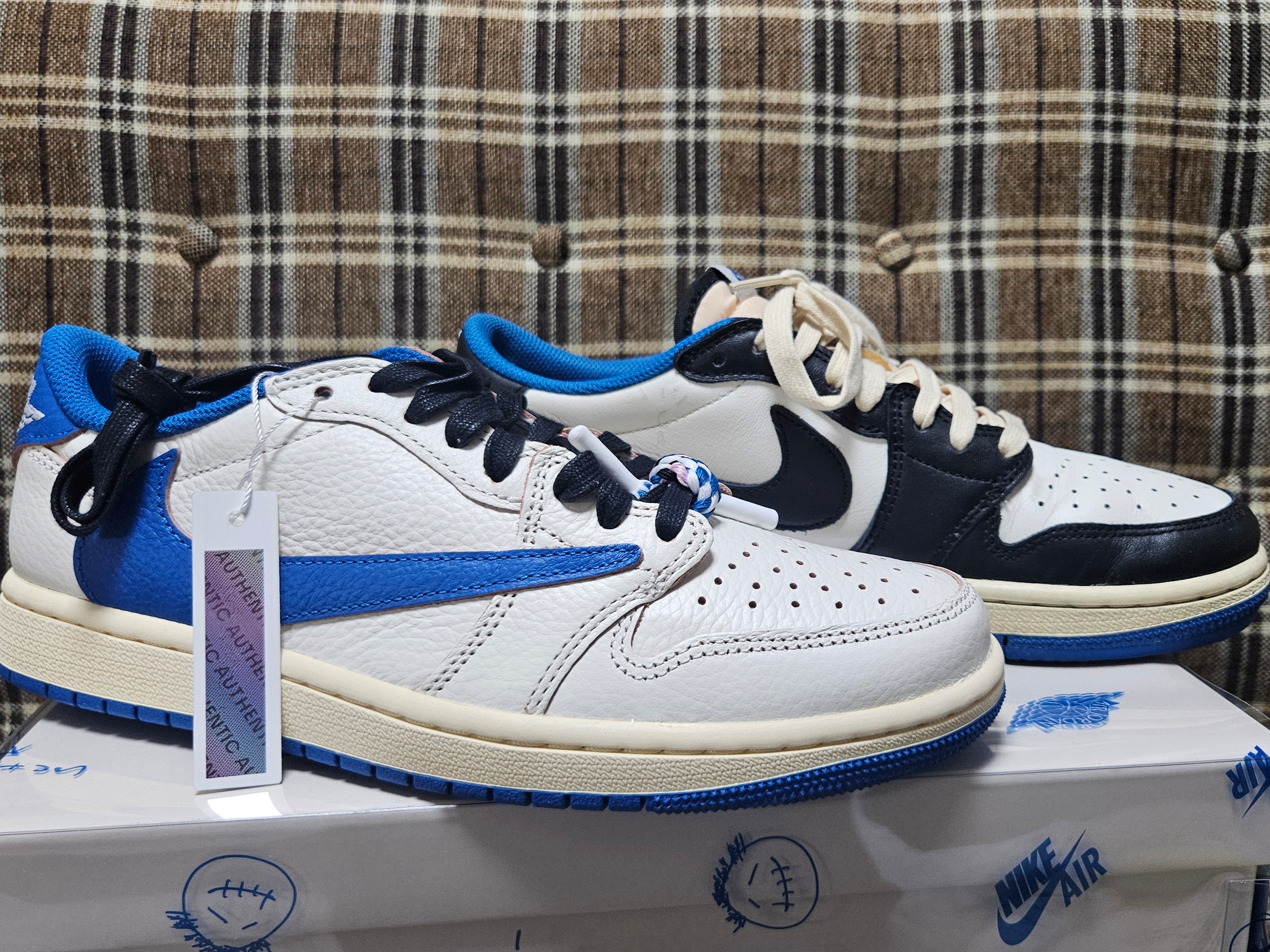 Jordan 1 x Travis Scott x Fragment Retro Low OG SP Sail Military Blue, Jordan 1 x Travis Scott x Fragment Retro Low OG SP Military Blue 착용 스타일 - 4