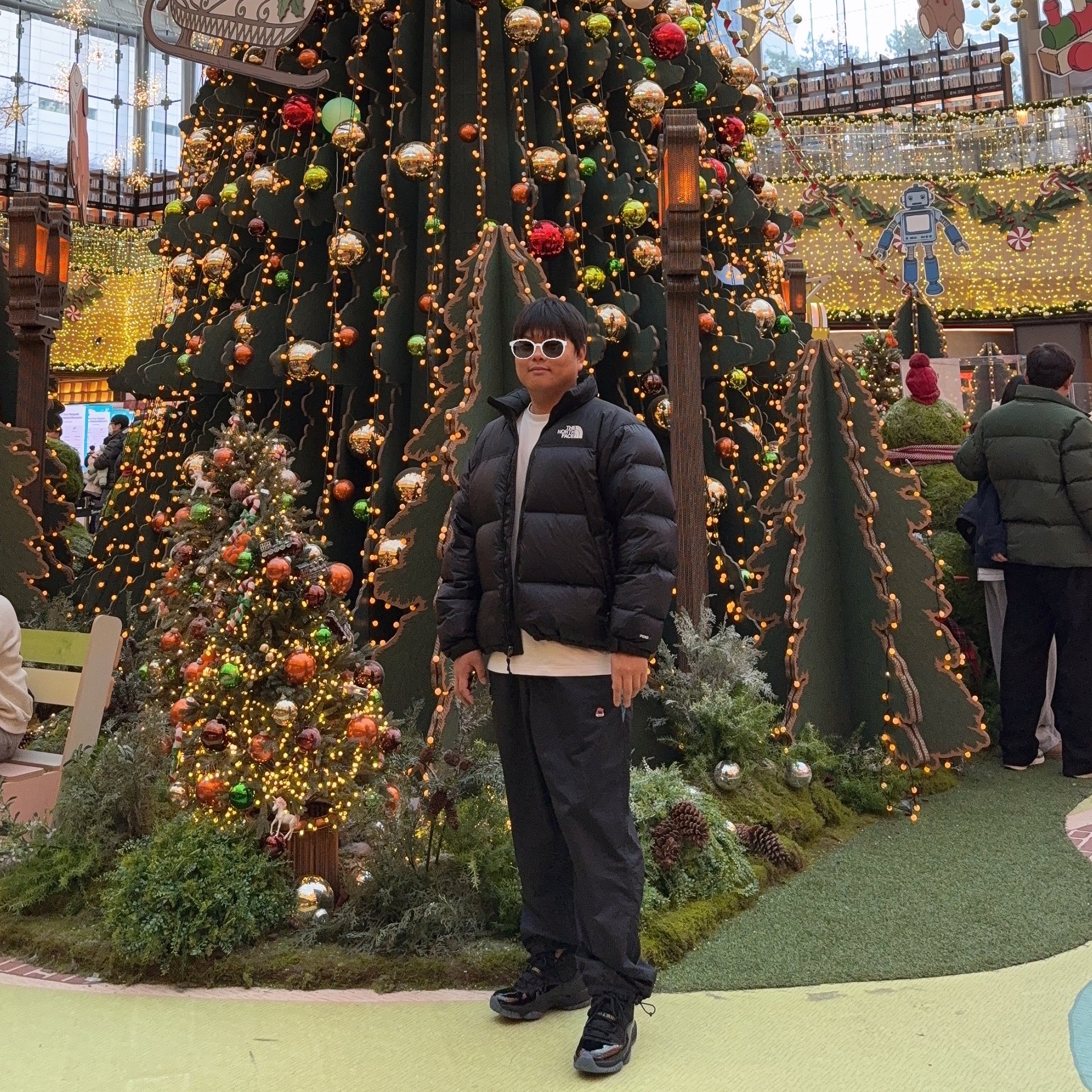 The North Face 1996 Retro Nuptse Down Jacket TNF Black 착용 스타일