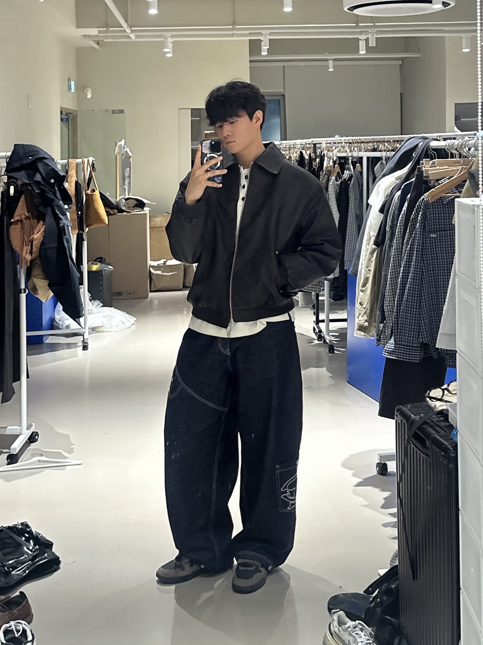 Jordan x Travis Scott Jumpman Jack TR Black and Dark Mocha 착용 스타일 - 2