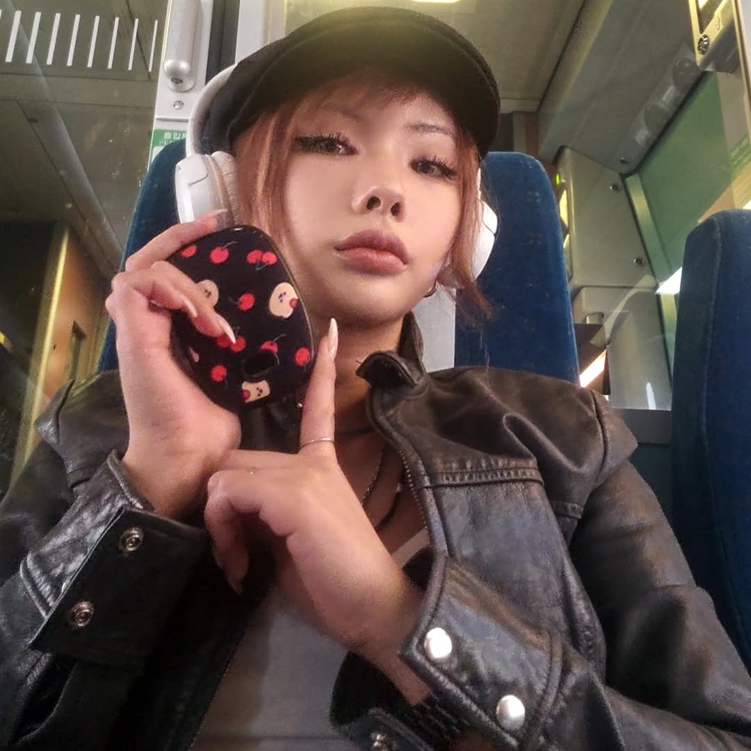 earpearp Cherry Covy Black Hand Warmer Power Bank 착용 스타일