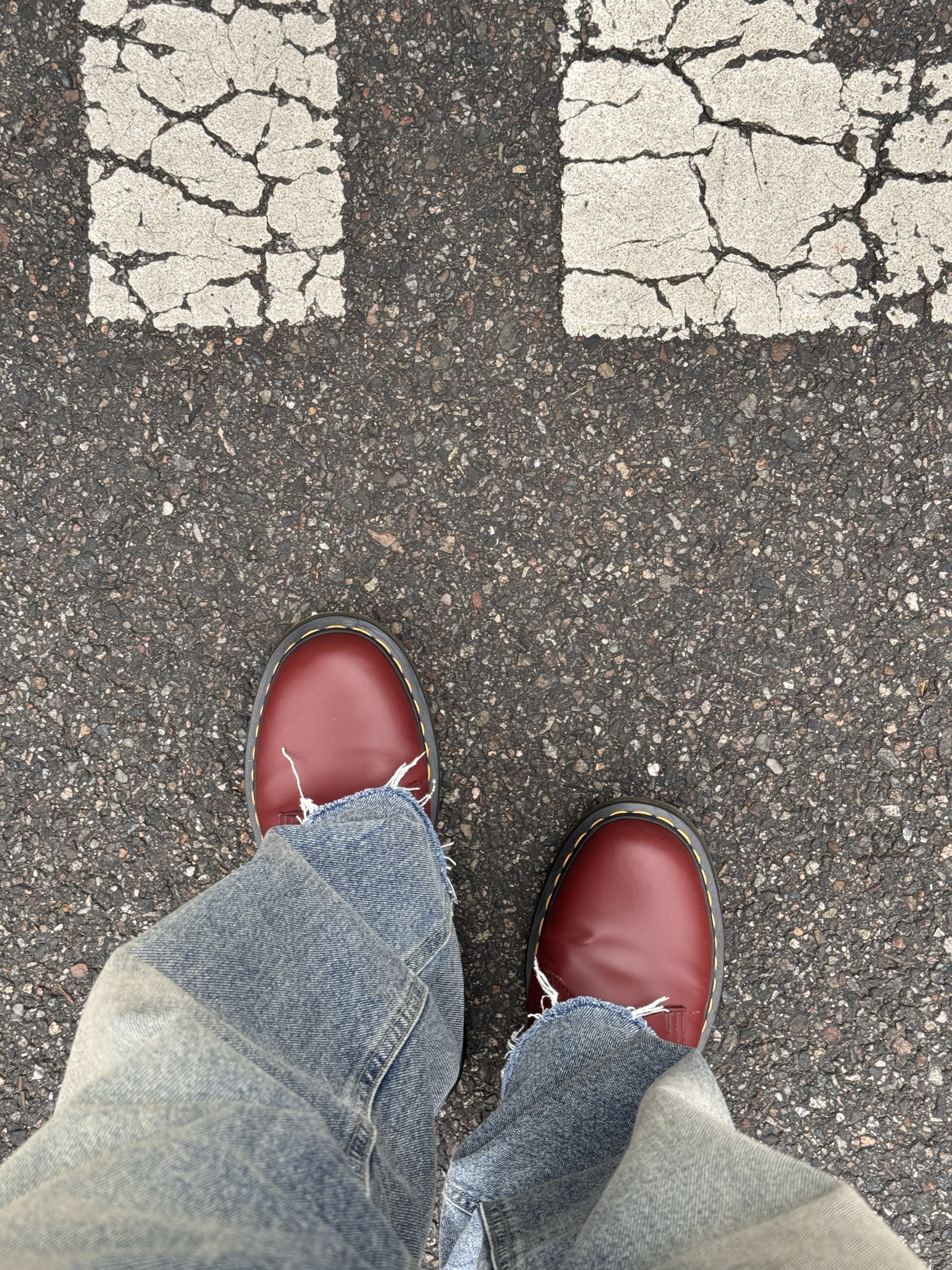 Dr. Martens 1461 Smooth Leather Oxford Shoes Cherry Red 착용 스타일 - 4