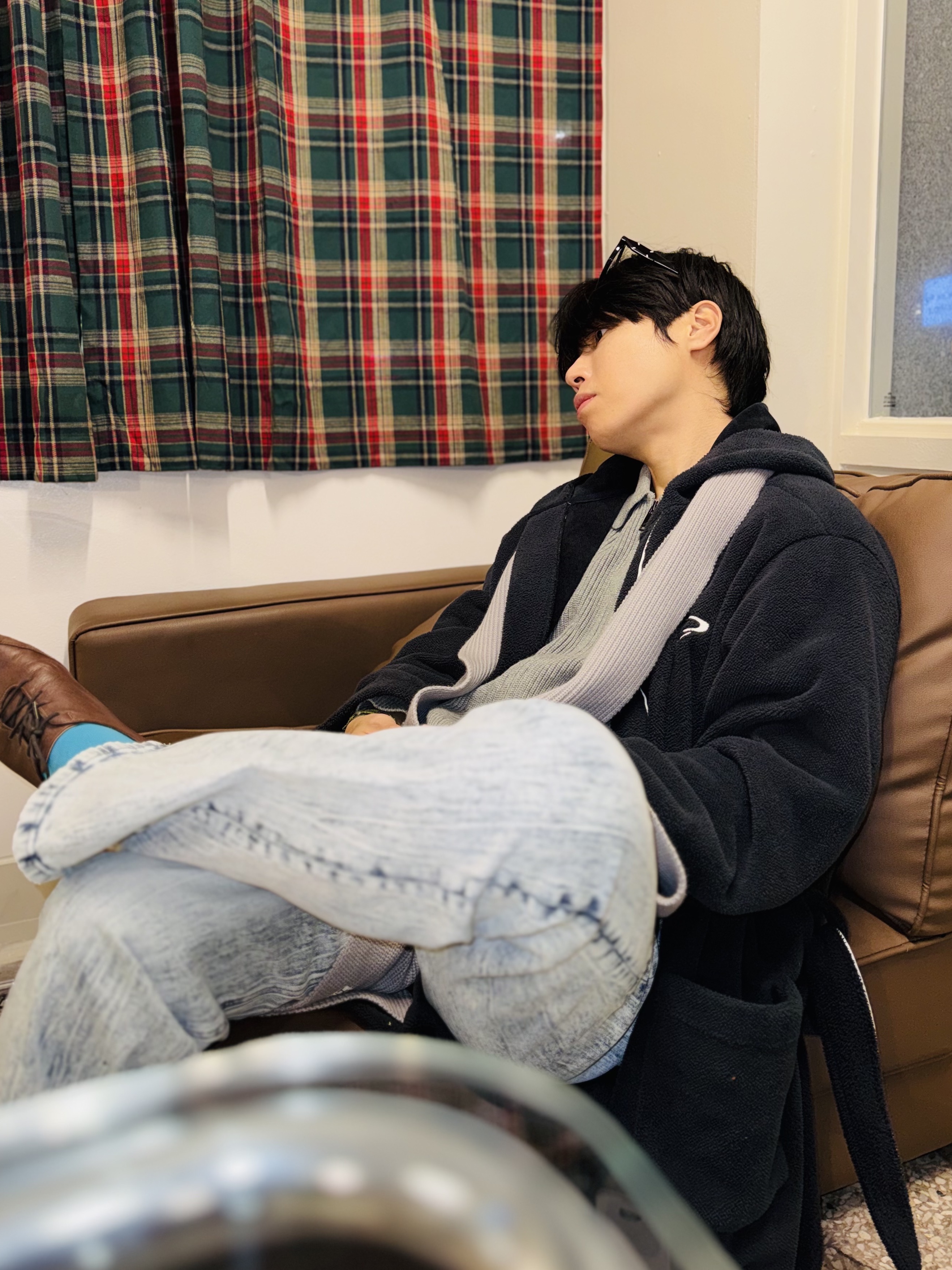Gentle Monster x Maison Margiela MM113 Black Clear, Farfromwhat Far Suade Belt_Brown 착용 스타일 - 5