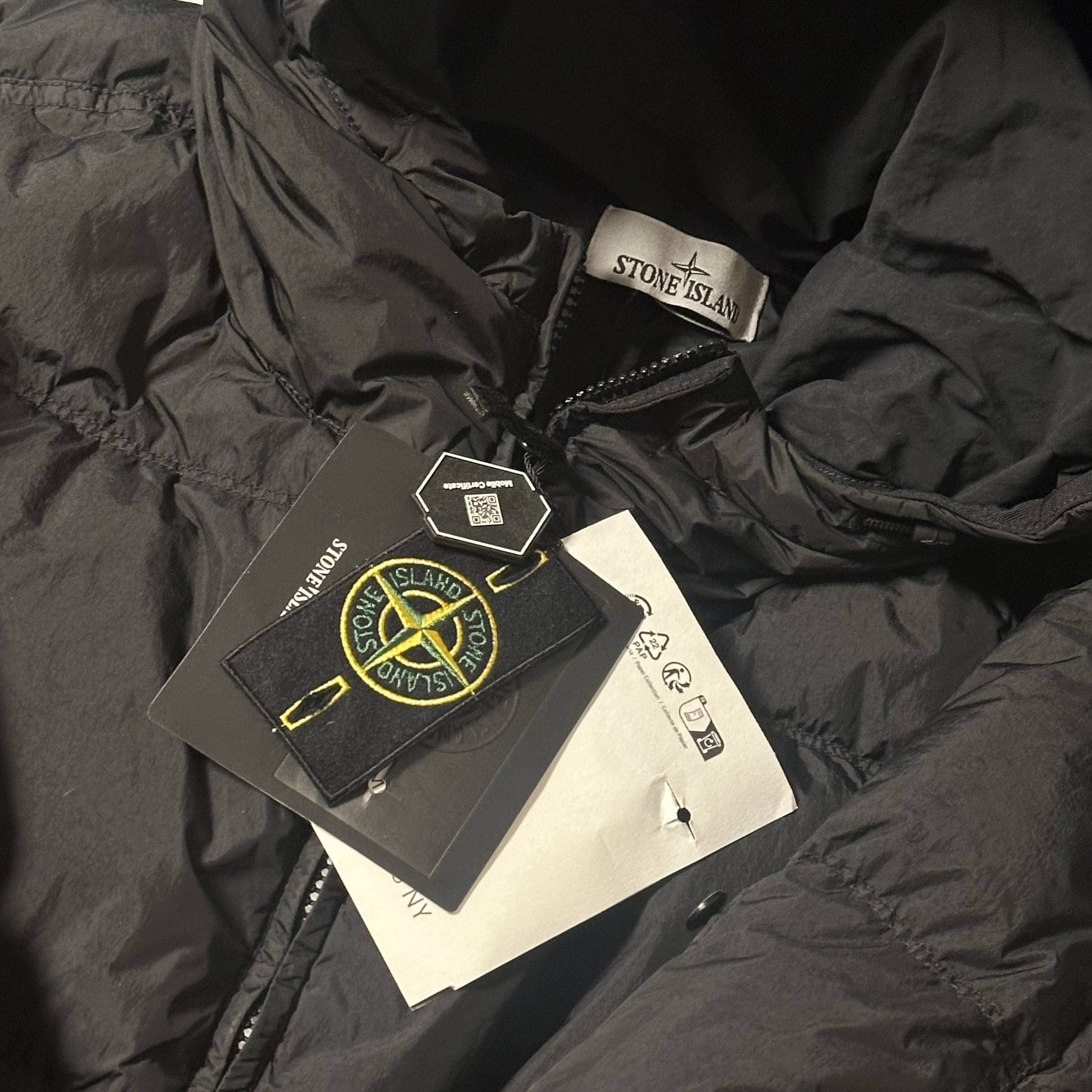 Stone Island 4100011 Crinkle Reps NY Recycled Nylon Hooded Down Jacket Black - 25FW 착용 스타일