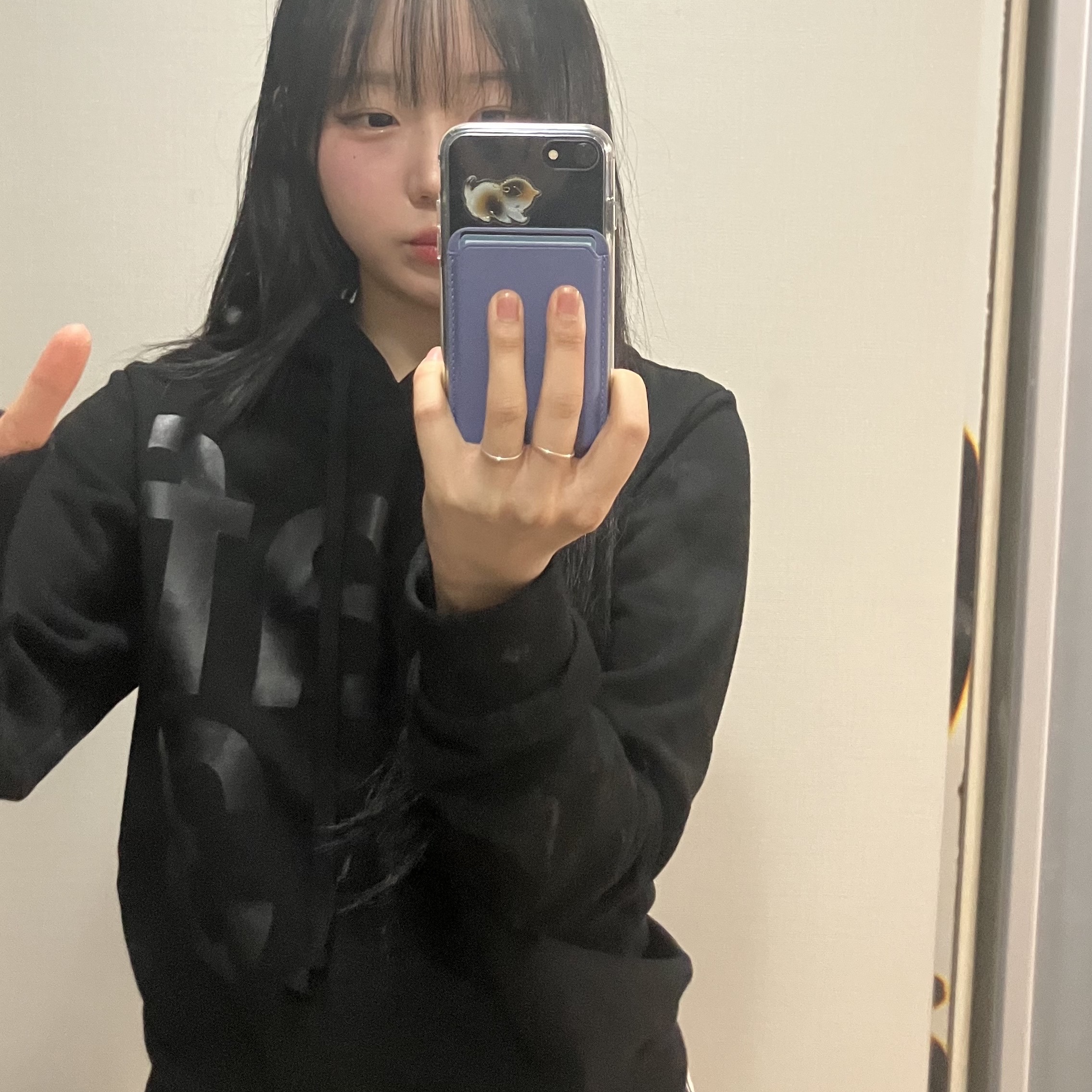 [KREAM 단독] Safarispot Women 1/2 Basic Safari Hoodie Black 착용 스타일 - 2