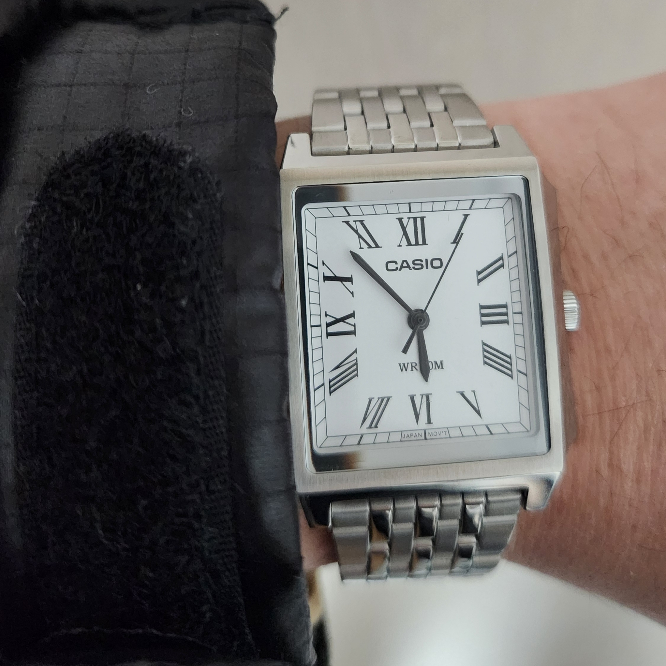 Casio MTP-B190D-7BV 착용 스타일