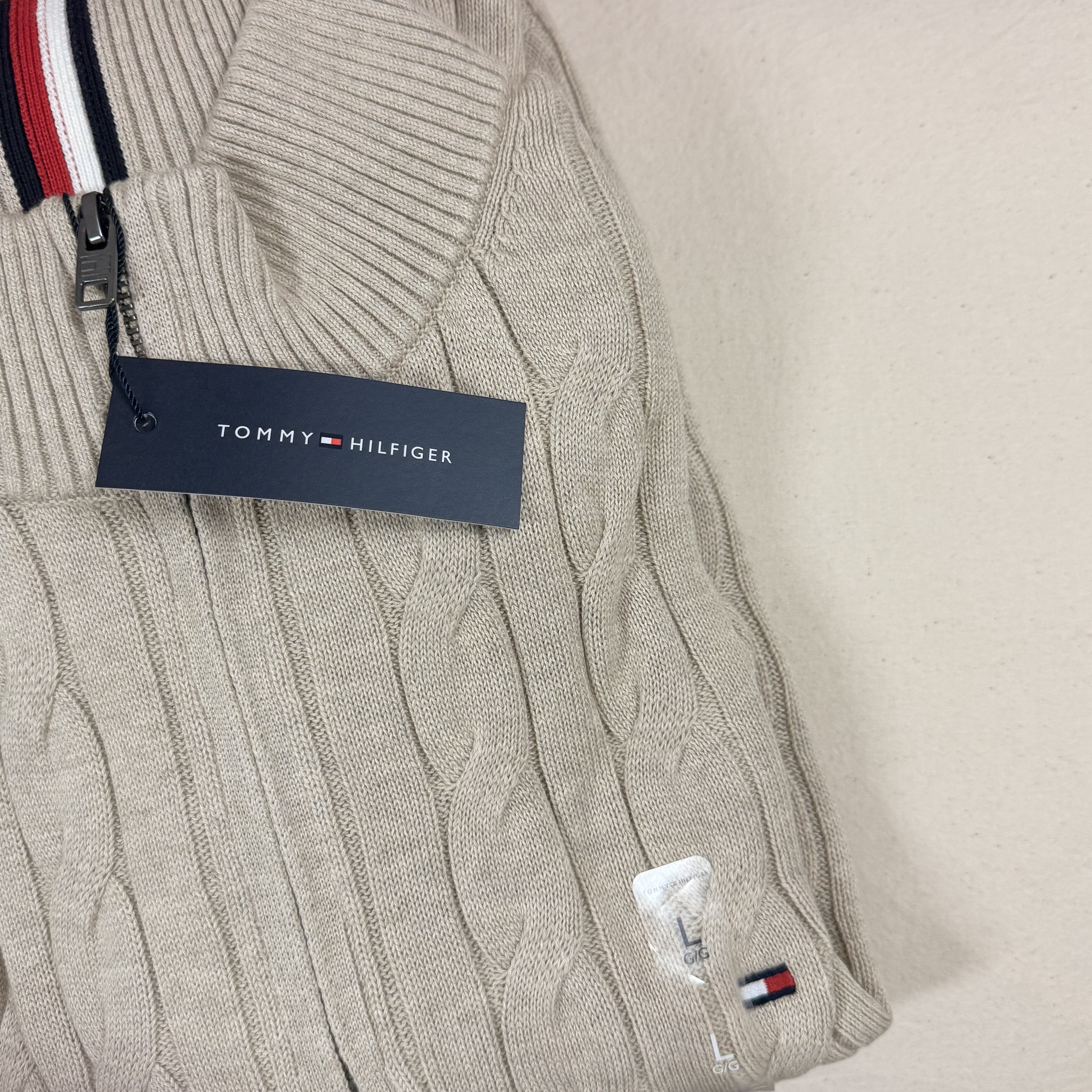 Tommy Hilfiger Cable Knit Quarter Zip Sweater Black, Tommy Hilfiger Cable Knit Quarter Zip Sweater Beige 착용 스타일