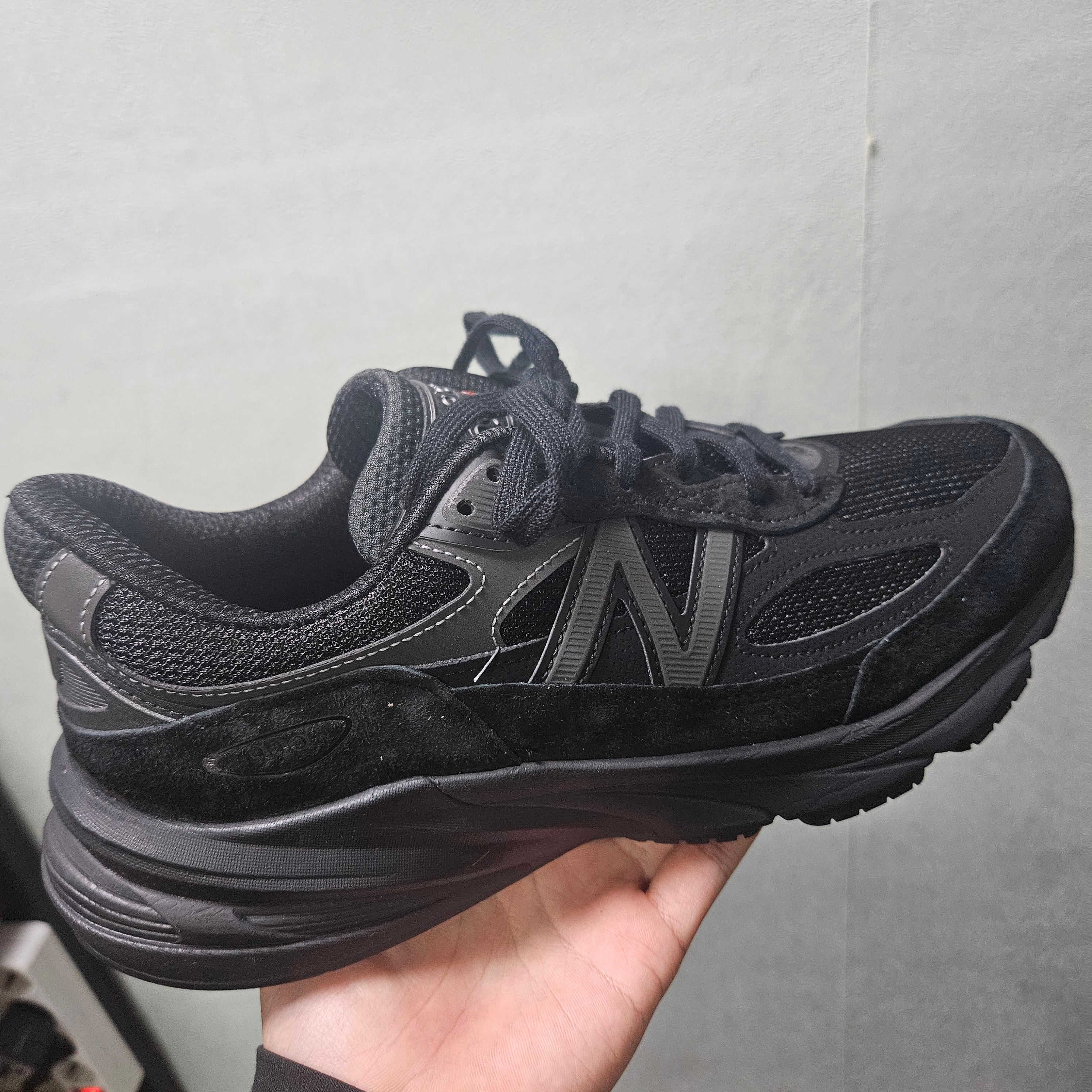 New Balance 990v6 Made in USA Triple Black - D Standard 착용 스타일 - 1