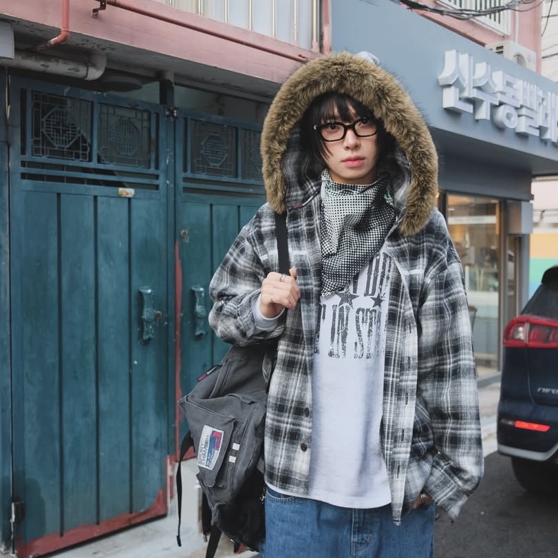SPORT CHAMBER SC Sporty Rucksack Charcol, SPORT CHAMBER SC Fur Hood Shirt Black 착용 스타일 - 3