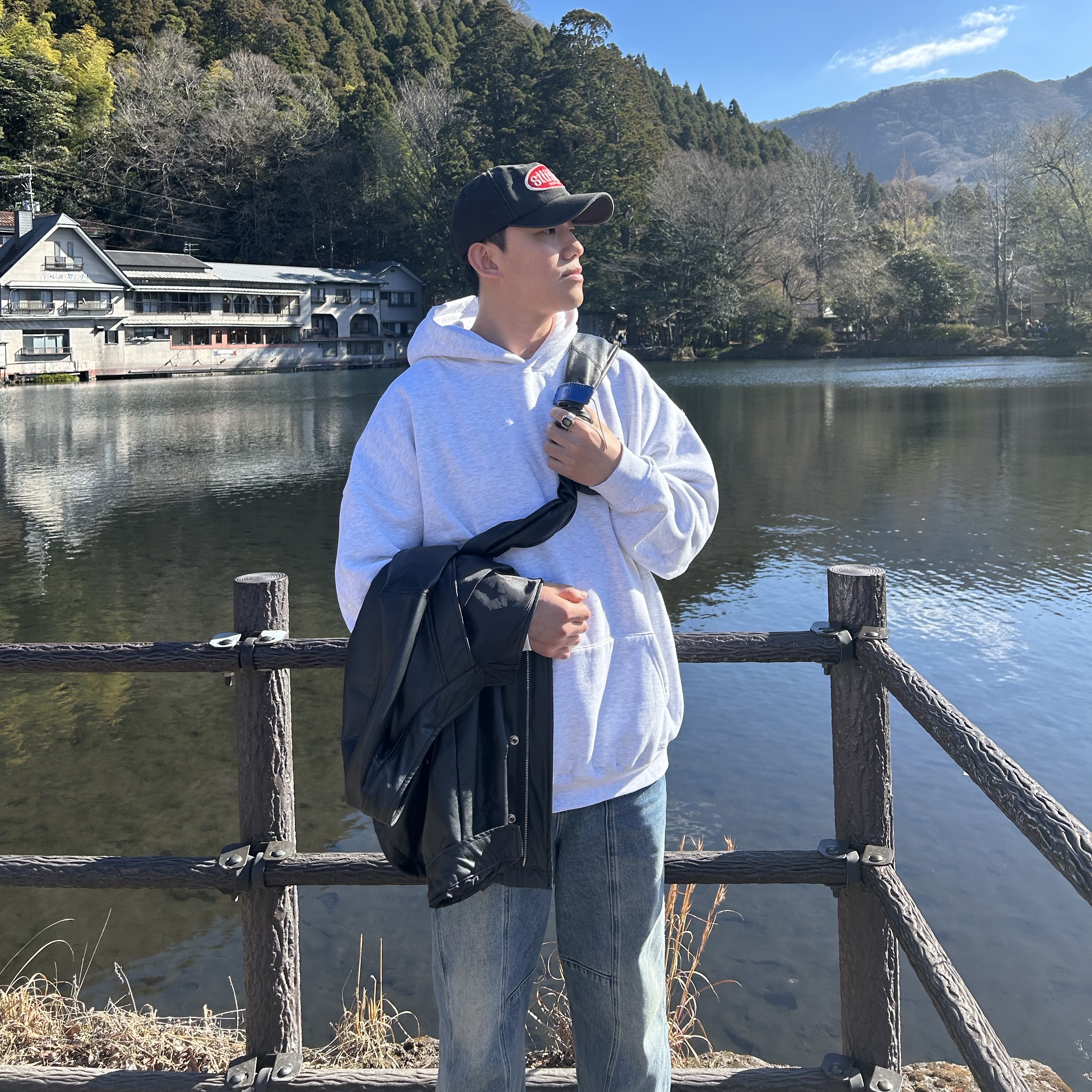 Stussy x Our Legacy Work Shop Mid-depth Cap Black, Ader Error x Zara Leather Shoulder Bag with Knot Black 착용 스타일 - 3