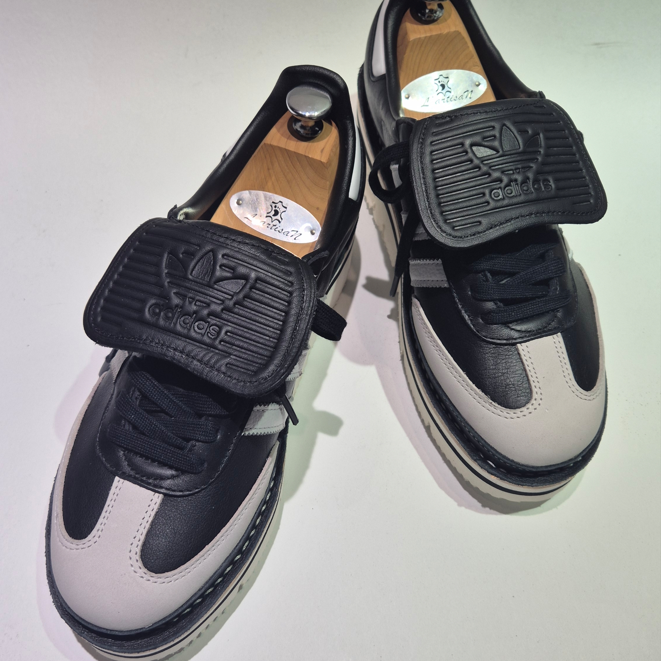 (W) Adidas Samba LT Core Black Cloud White Gold Metallic, Adidas Samba OG Cloud White 착용 스타일 - 4