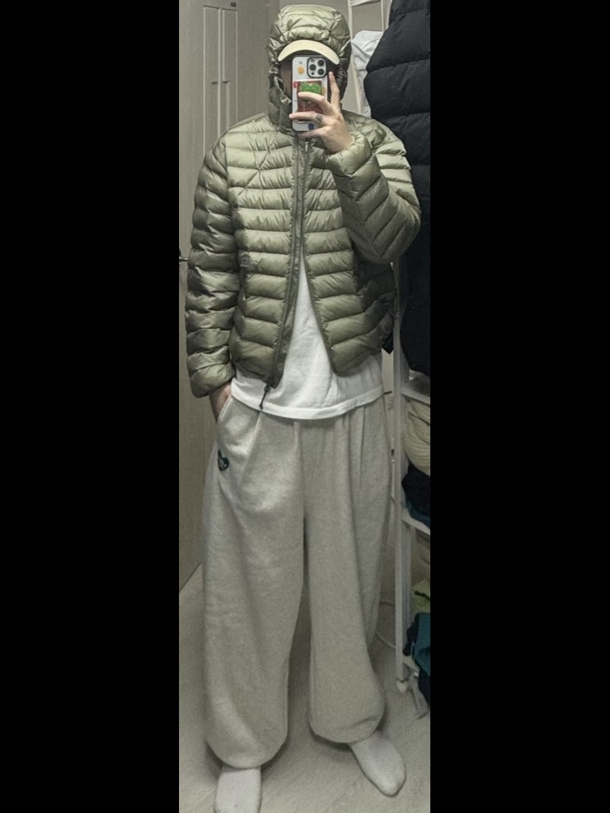 Emis Wappen Ball Cap Beige, The North Face Ventus On Jacket Light Khaki 착용 스타일 - 2