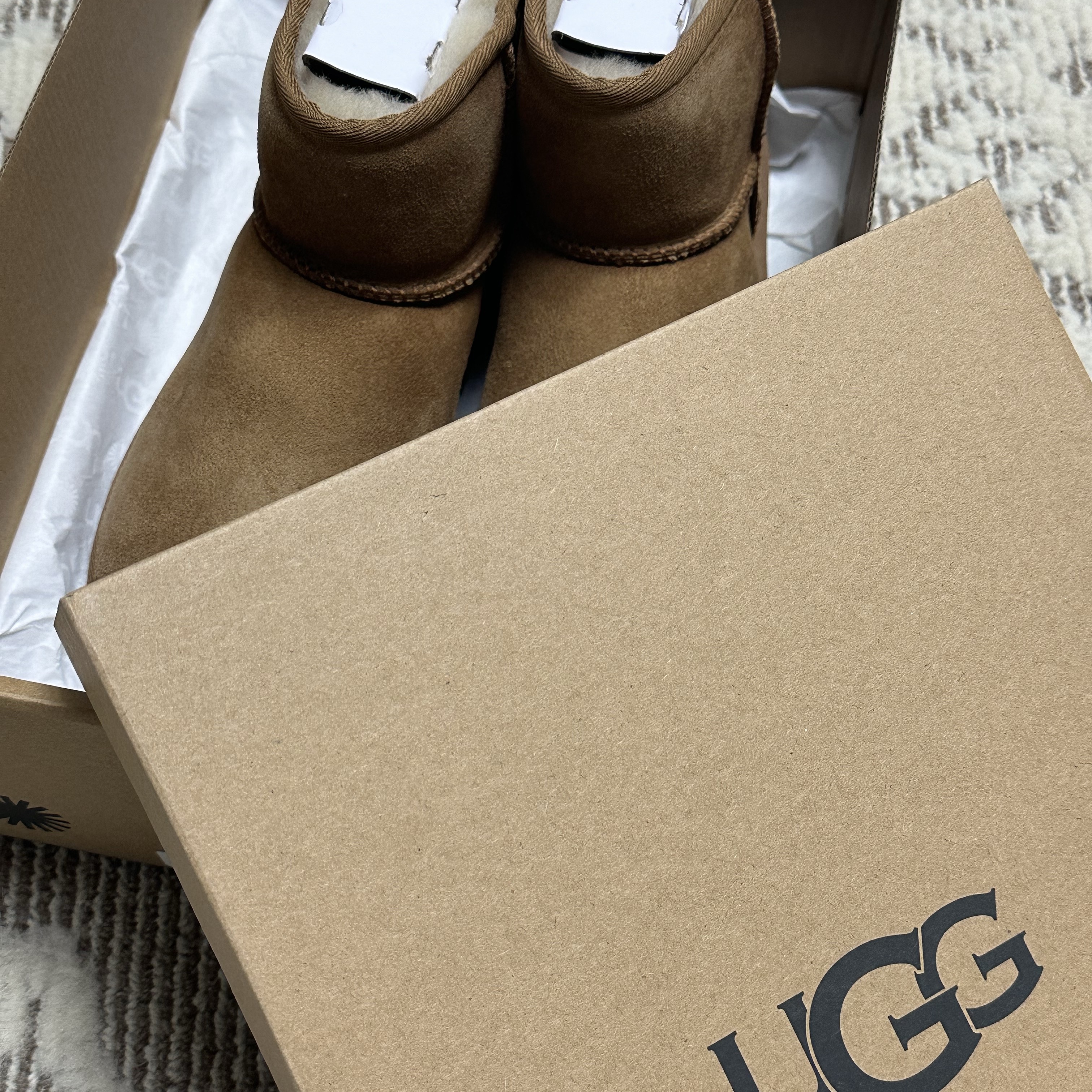 (W) UGG Classic Mini II Boots Chestnut 착용 스타일 - 1