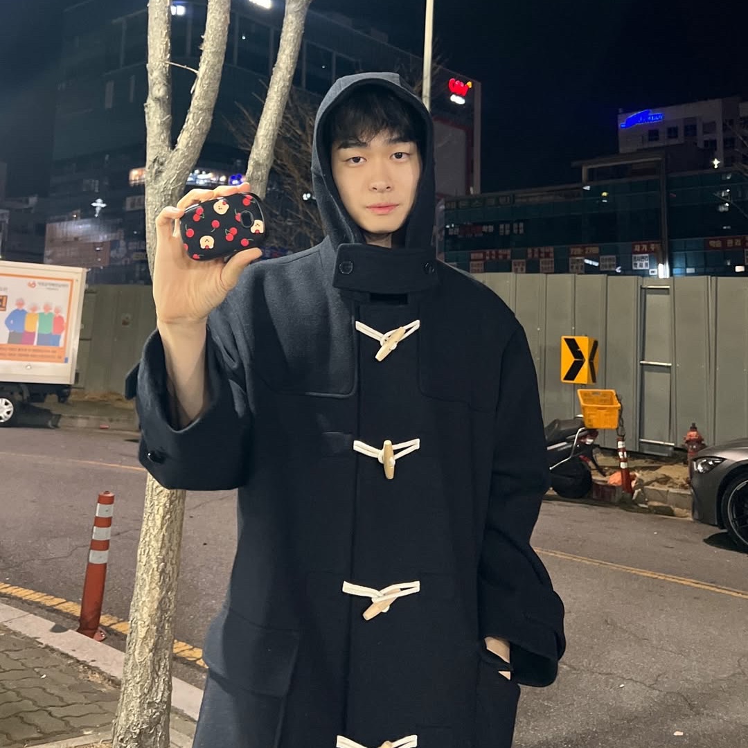 earpearp Cherry Covy Black Hand Warmer Power Bank 착용 스타일