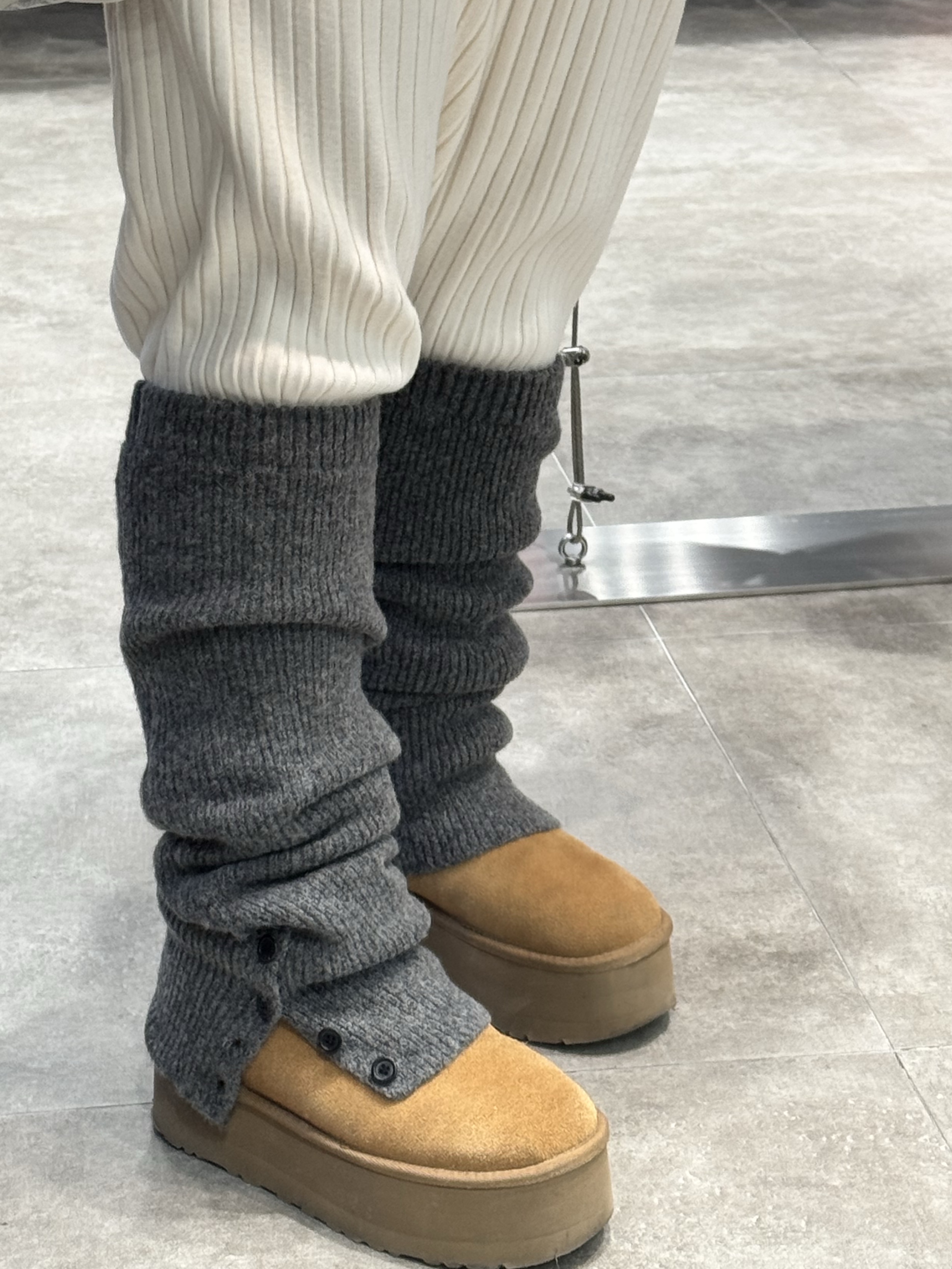 (W) UGG Classic Ultra Mini Platform Boots Chestnut 착용 스타일