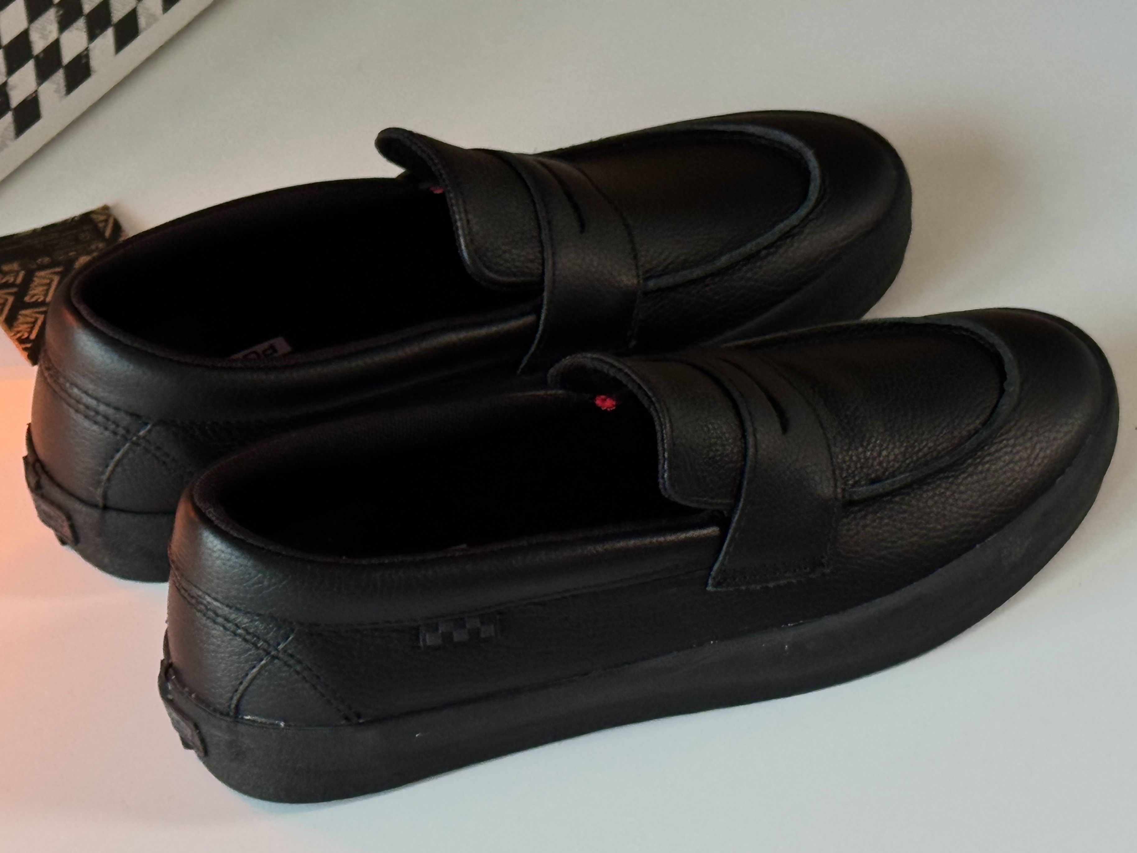 Vans Skate Loafer Black, Vans Skate Loafer Suede Black 착용 스타일 - 4