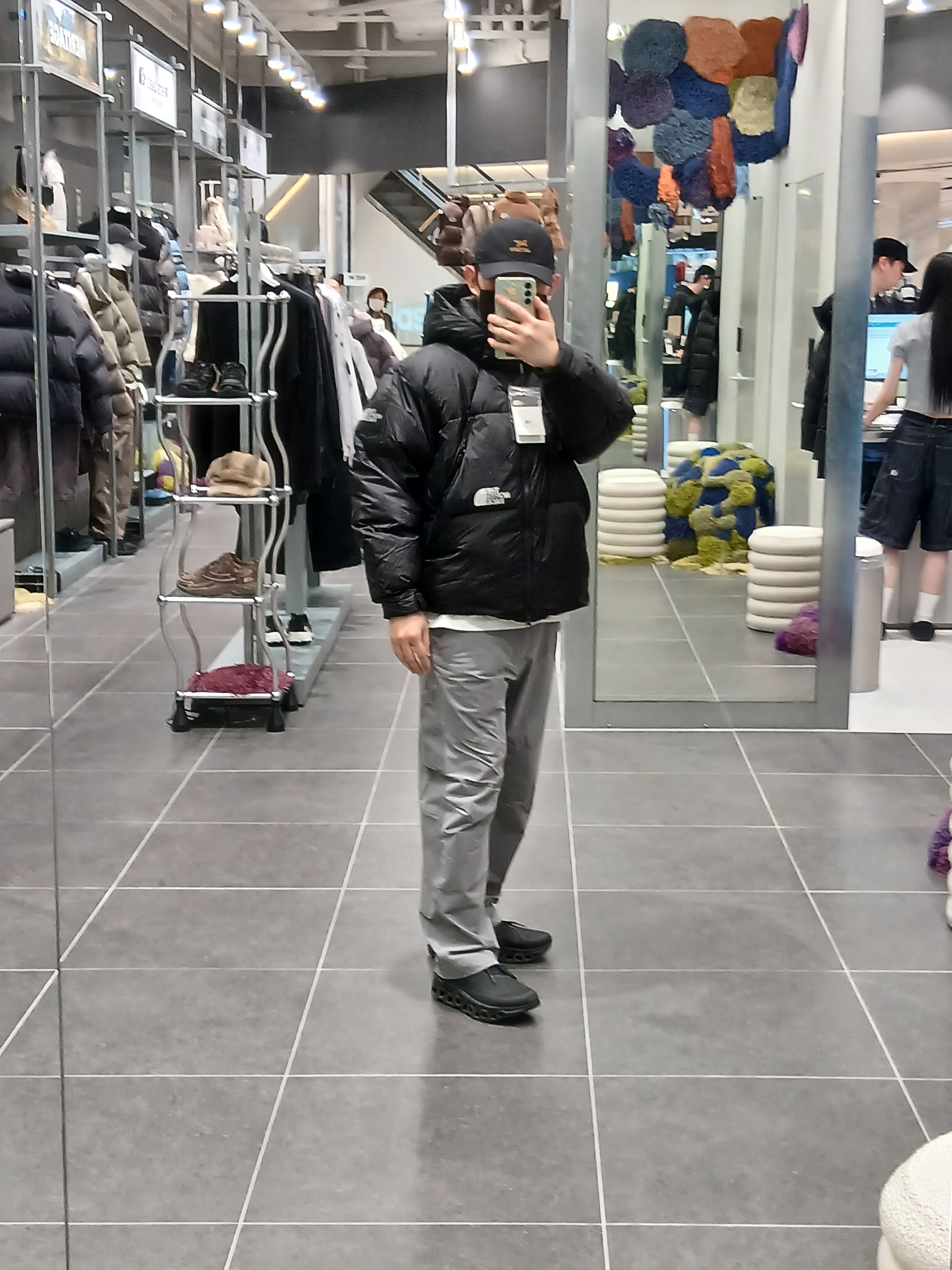 Arc'teryx Bird Word Cap 24K Black, IAB Studio T-Shirt White Gray 착용 스타일 - 7