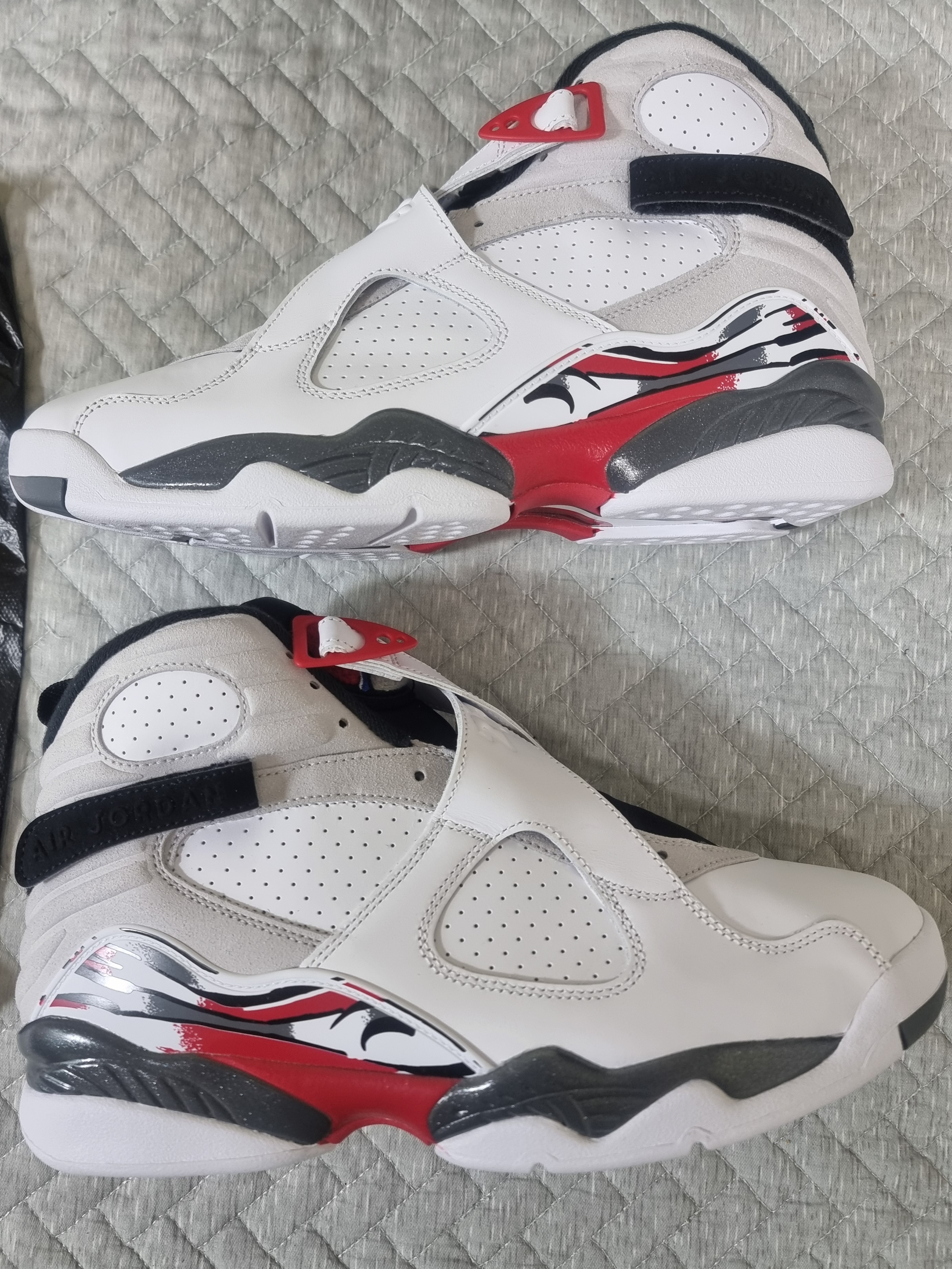 Jordan 8 Retro Bugs Bunny 2025 착용 스타일 - 5
