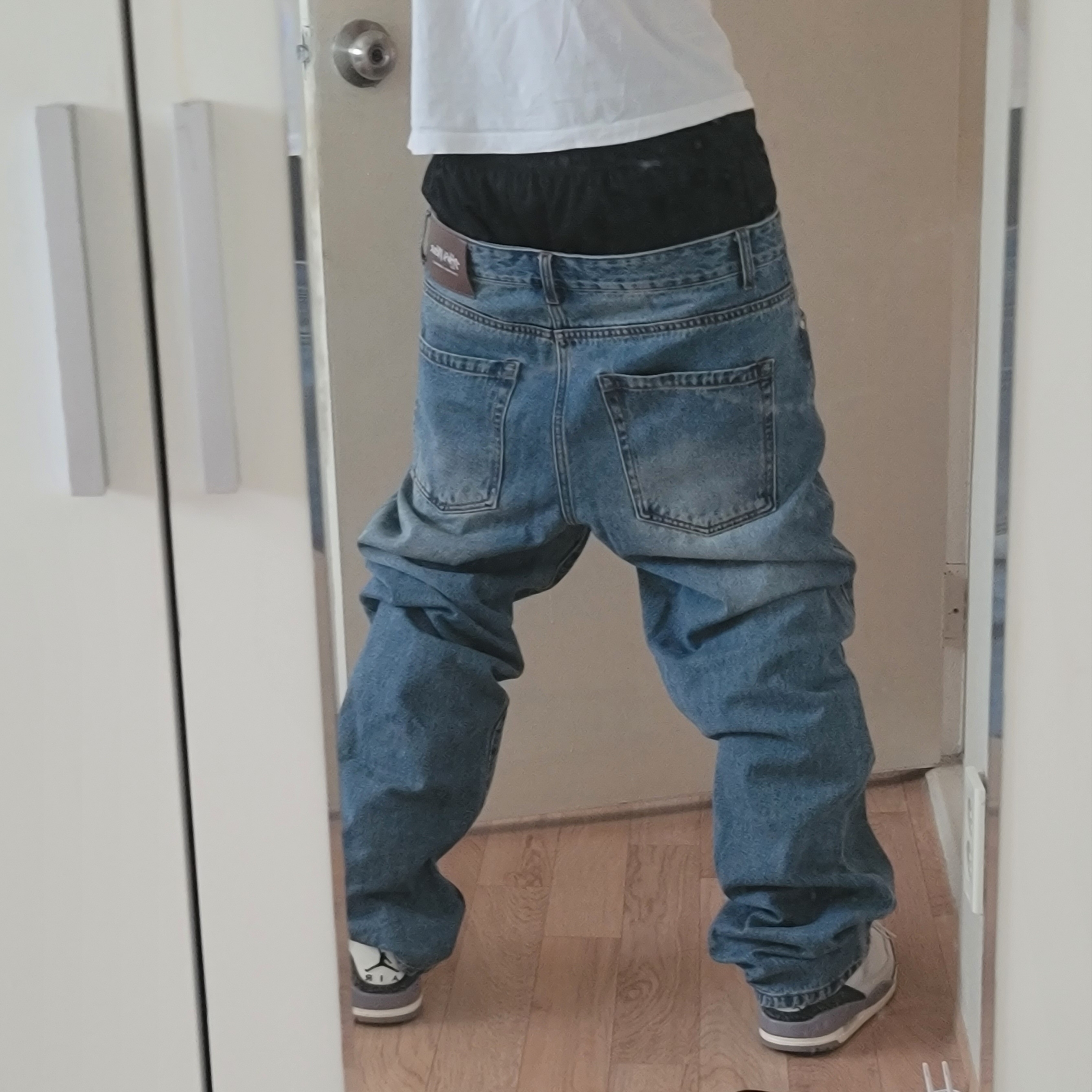 Jordan 3 x A Ma Maniere Retro OG SP For The Love, Shaka Wear Twisted Baggy Denim 착용 스타일