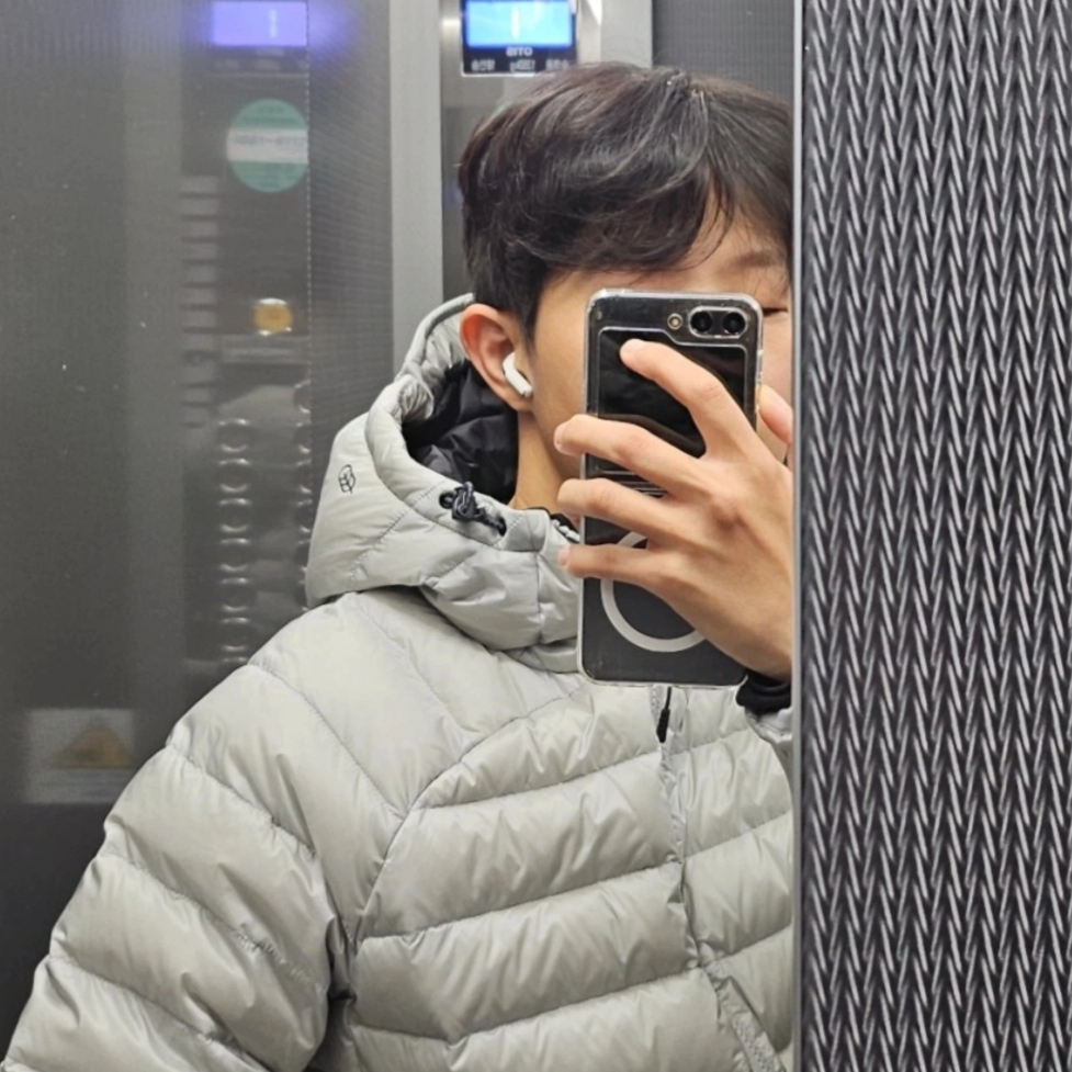 Featherdown Grid Jacket Light Grey 착용 스타일 - 1