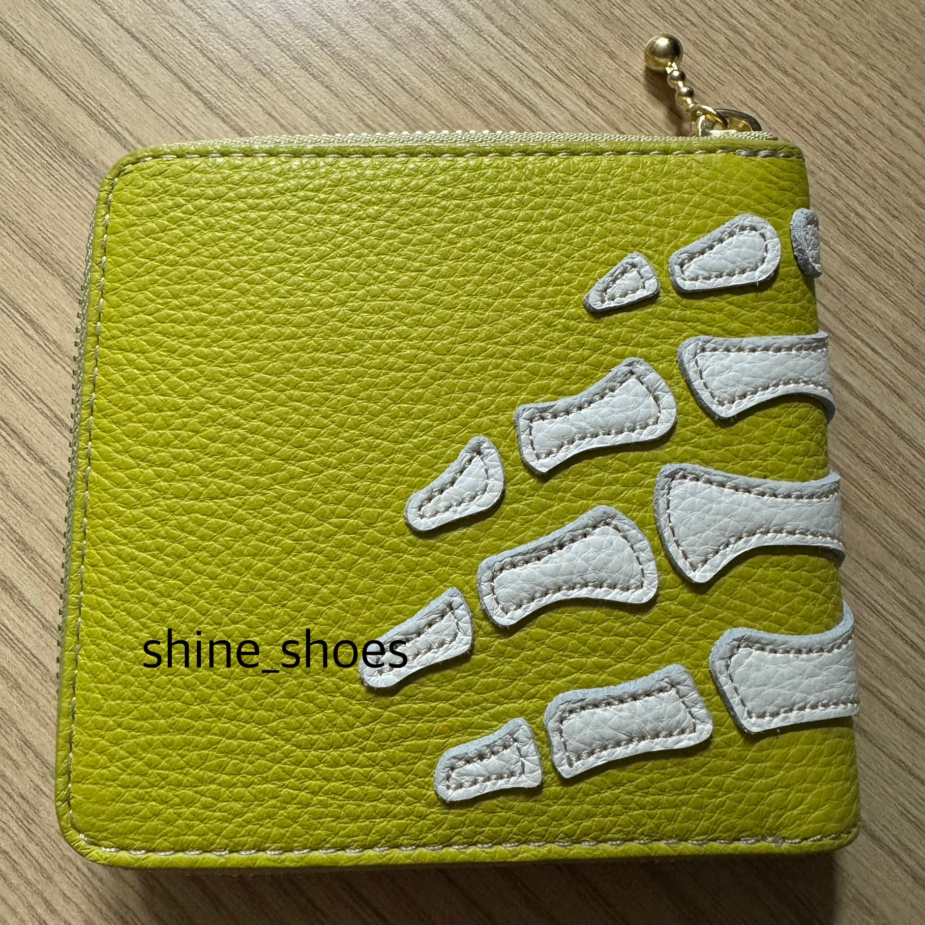 Kapital Thumbs Up Bone Hand Zip Wallet Lime 착용 스타일 - 2